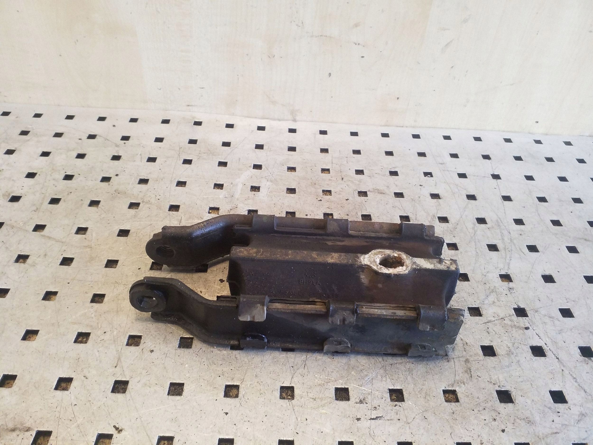 VOLVO V60 S60 vaihteiston tuki 8G9N-6P082-BA