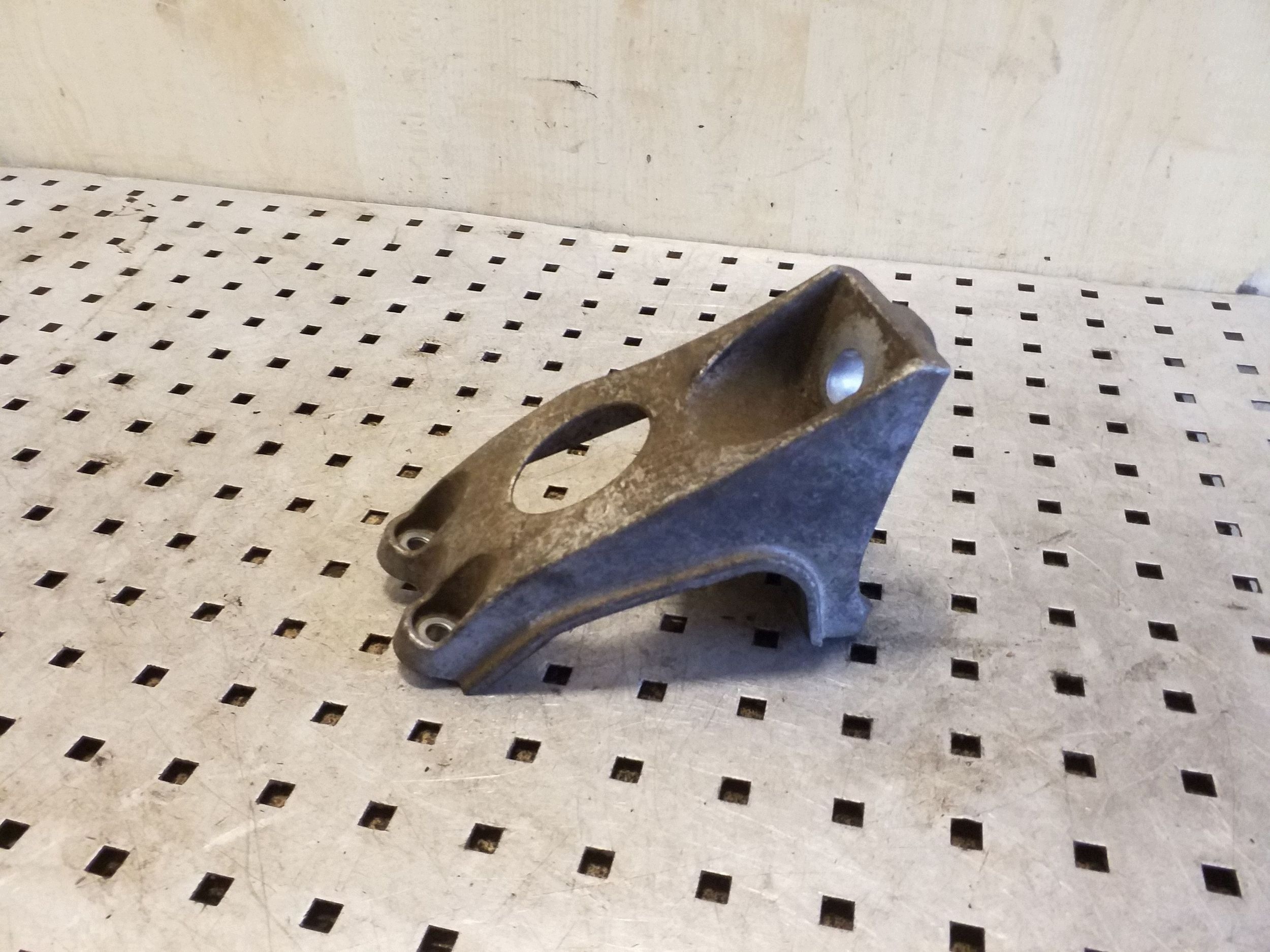 Audi A8 S8 D3 4E Vaihteiston Tuki Oikea 4EO399114AN