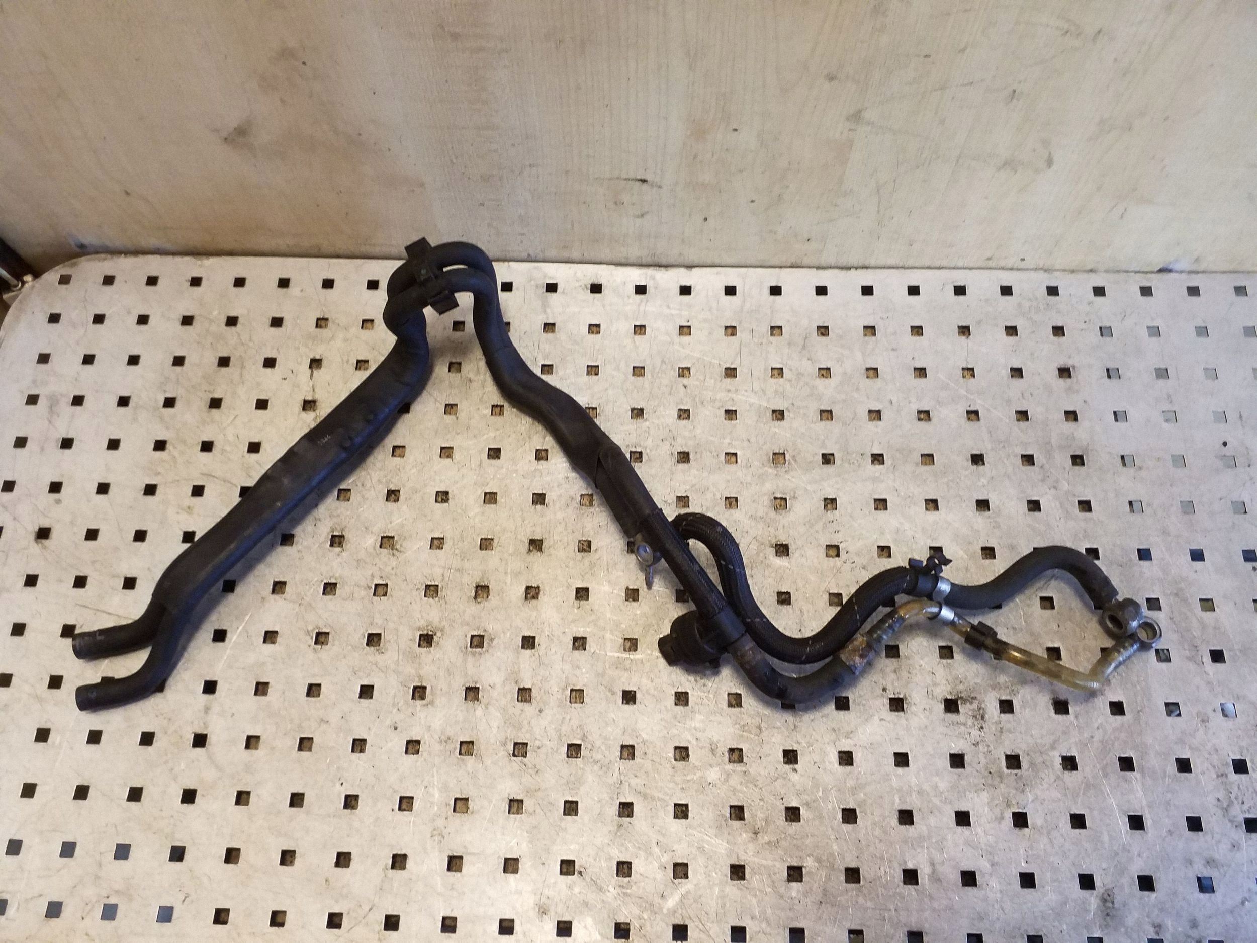 Conduite de carburant Audi A8 S8 D3 4E 059130300L image 2