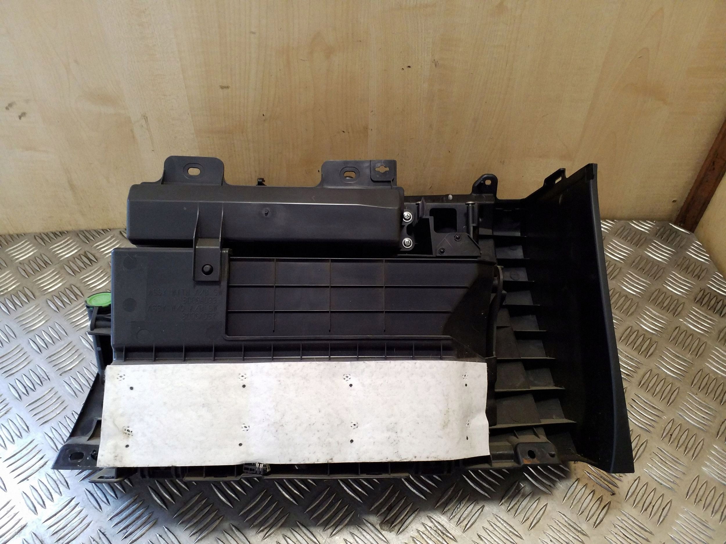 Mitsubishi Pajero hansikaslokero 8006A099 image 5