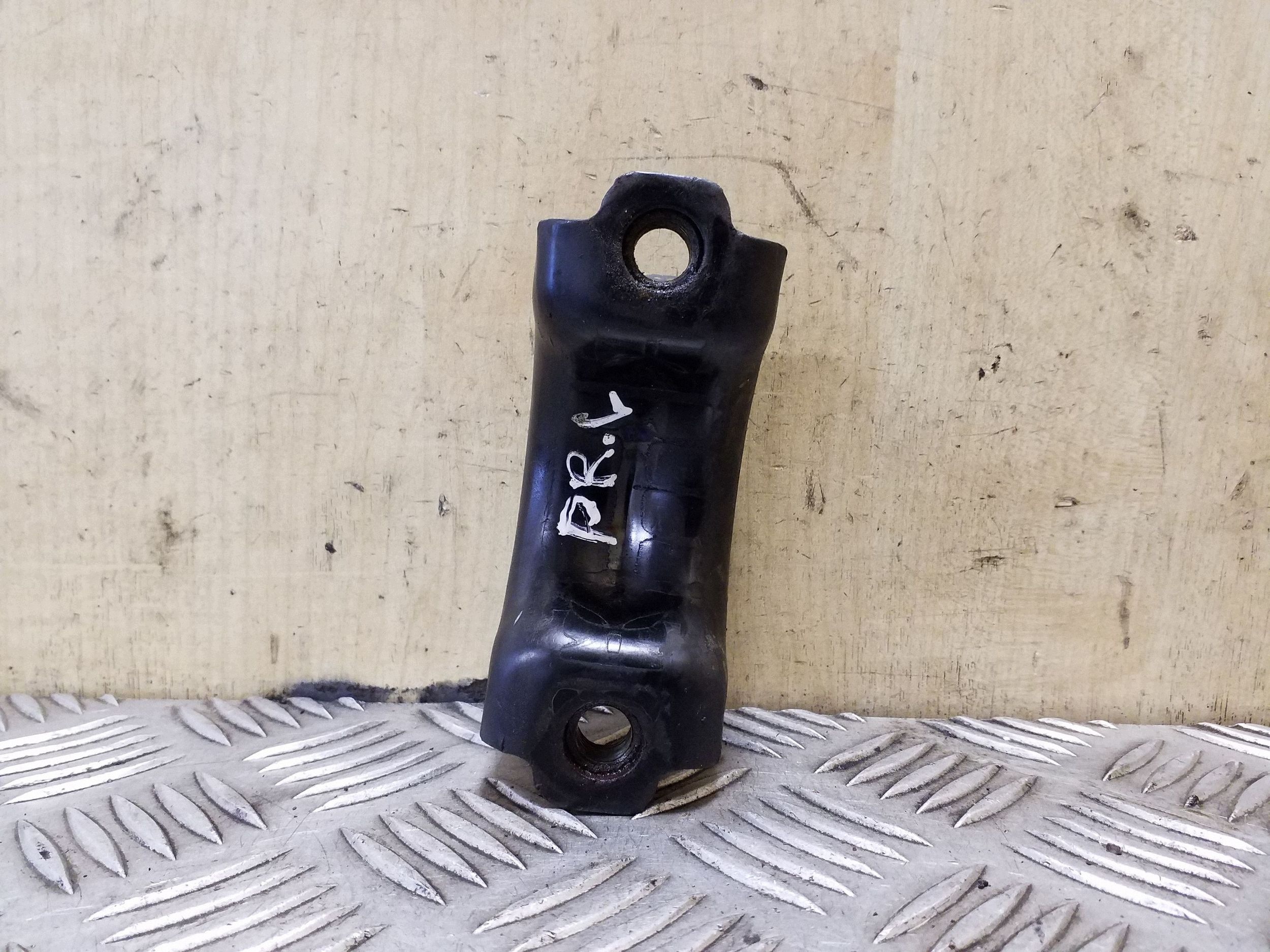 Mercedes ML W164 Front Stabilizer Bracket Left VAL131369