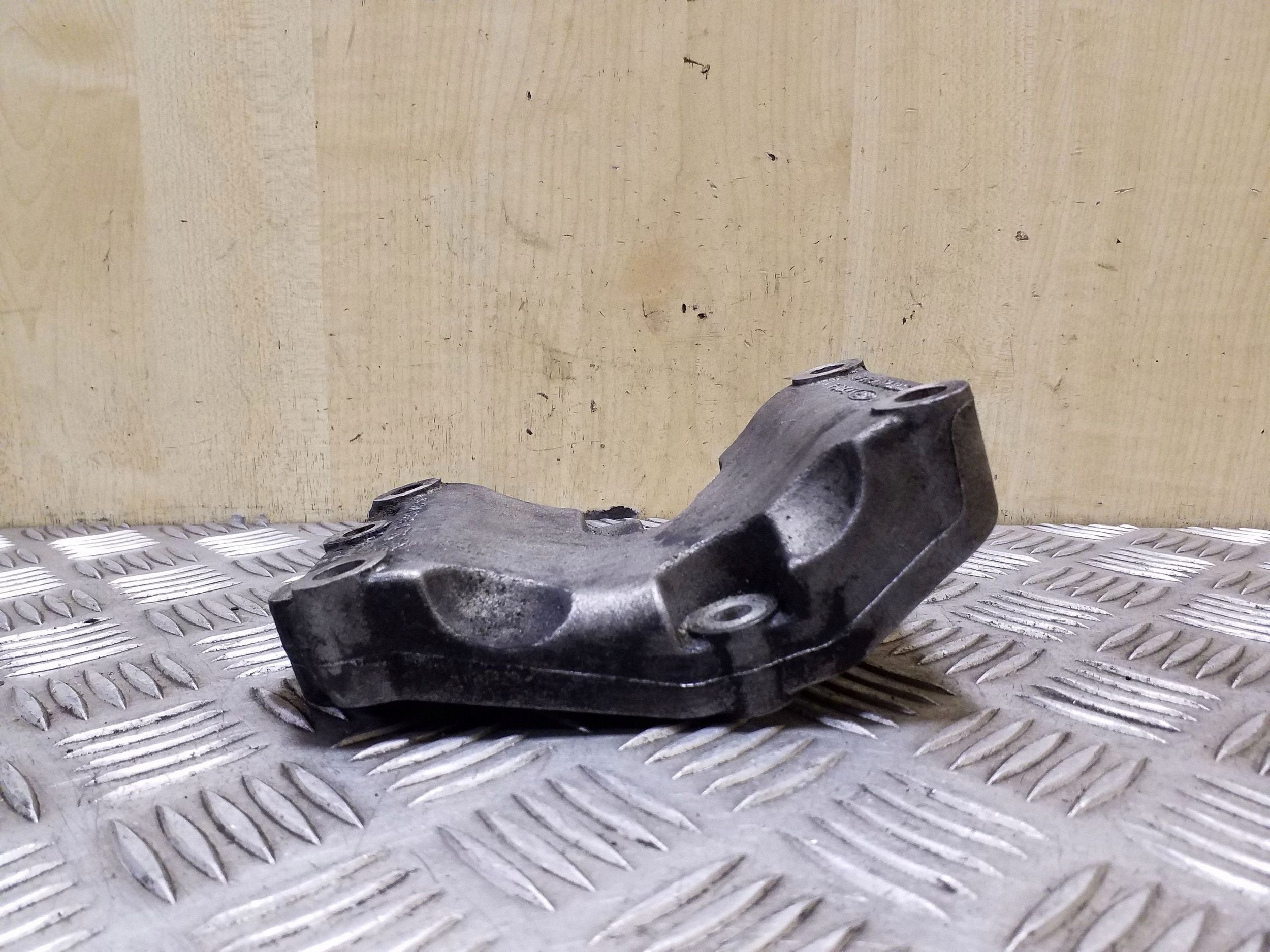 AC Compressor Mounting Bracket FORD 98FF190624AB 1.8L 92kW image 3