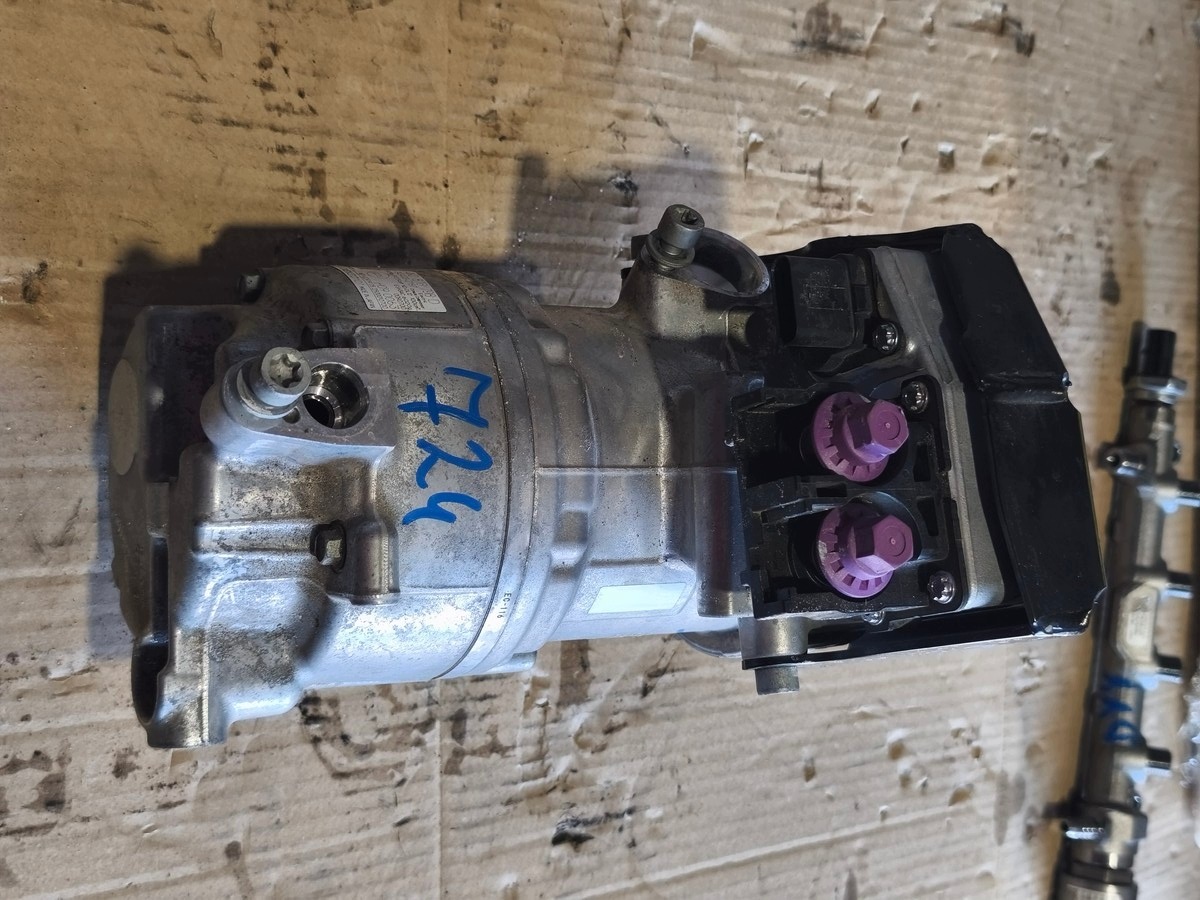 AUDI A4 A5 A6 Q5 2.0 TDI AIRCO COMPRESSOR 4K0816798D image 2