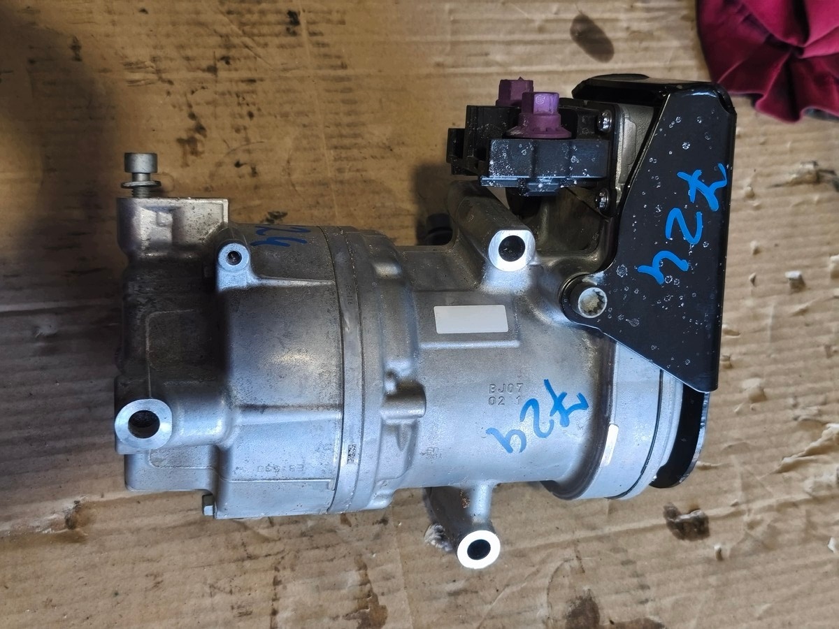 AUDI A4 A5 A6 Q5 2.0 TDI AIRCO COMPRESSOR 4K0816798D image 3