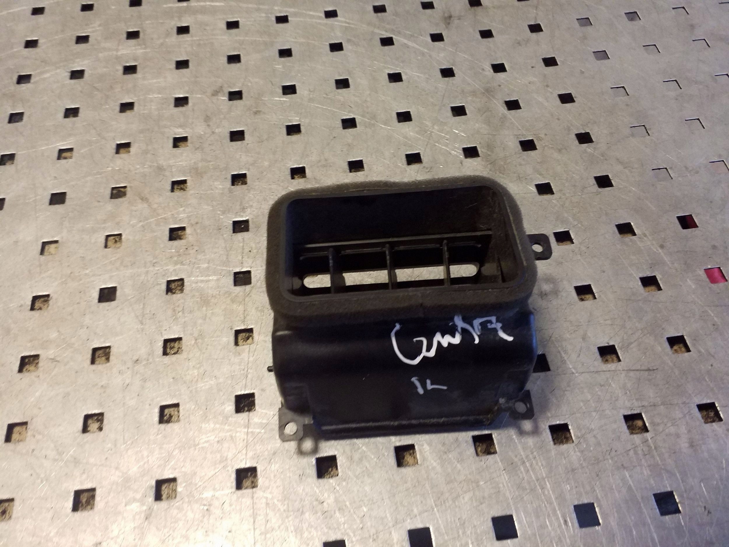 Opel Frontera B Right Dash Vent 8971465490 image 3
