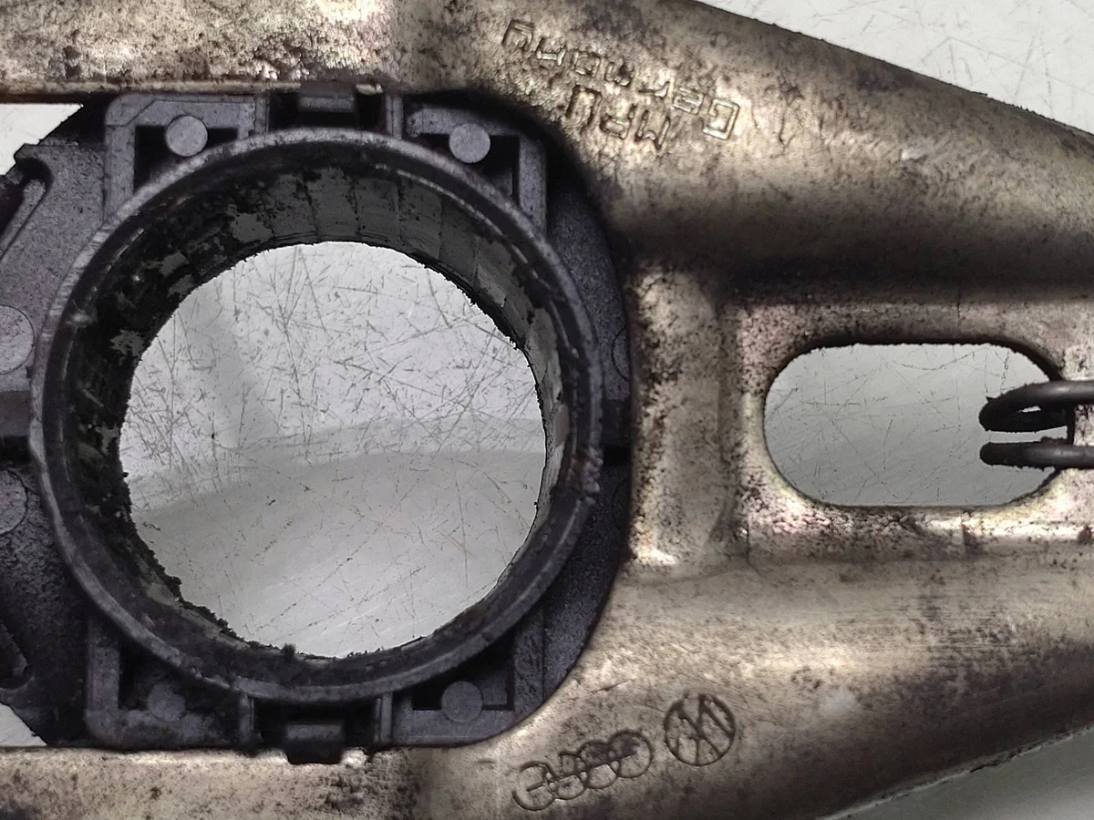 Audi A4 S4 B7 2006 FRC142979 Patte d'embrayage image 3