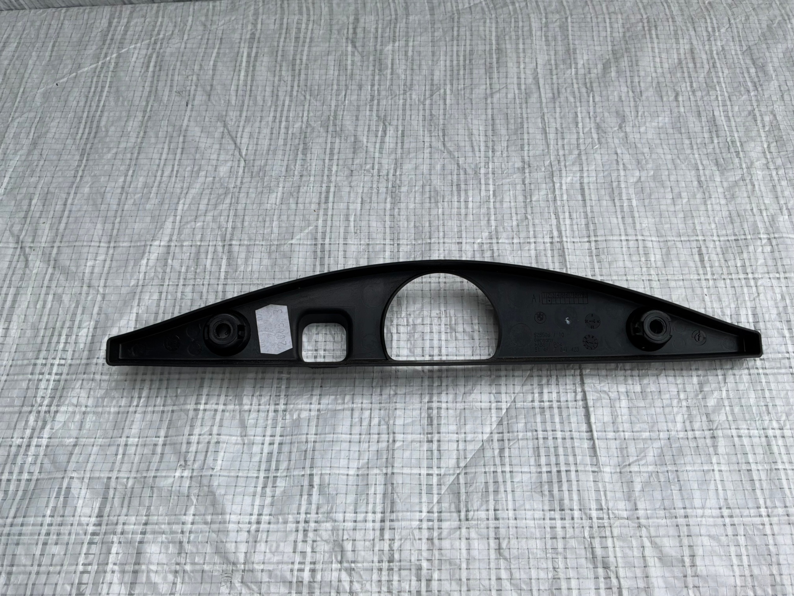 BMW E61 Pyyhkijän Mekanismin Suojus 7061423 image 3
