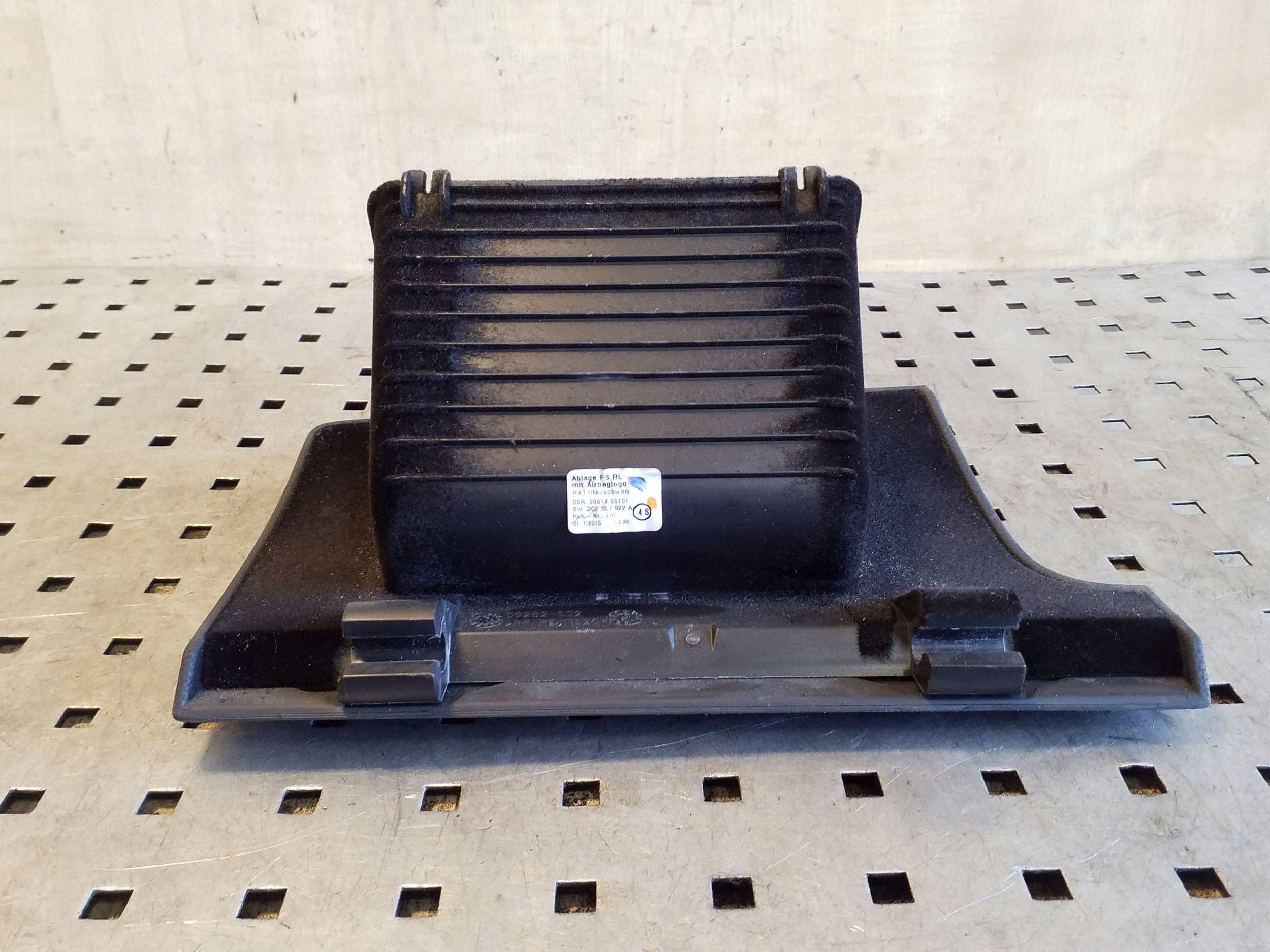 Compartiment tableau de bord VW Passat B8 3G2857922A image 4