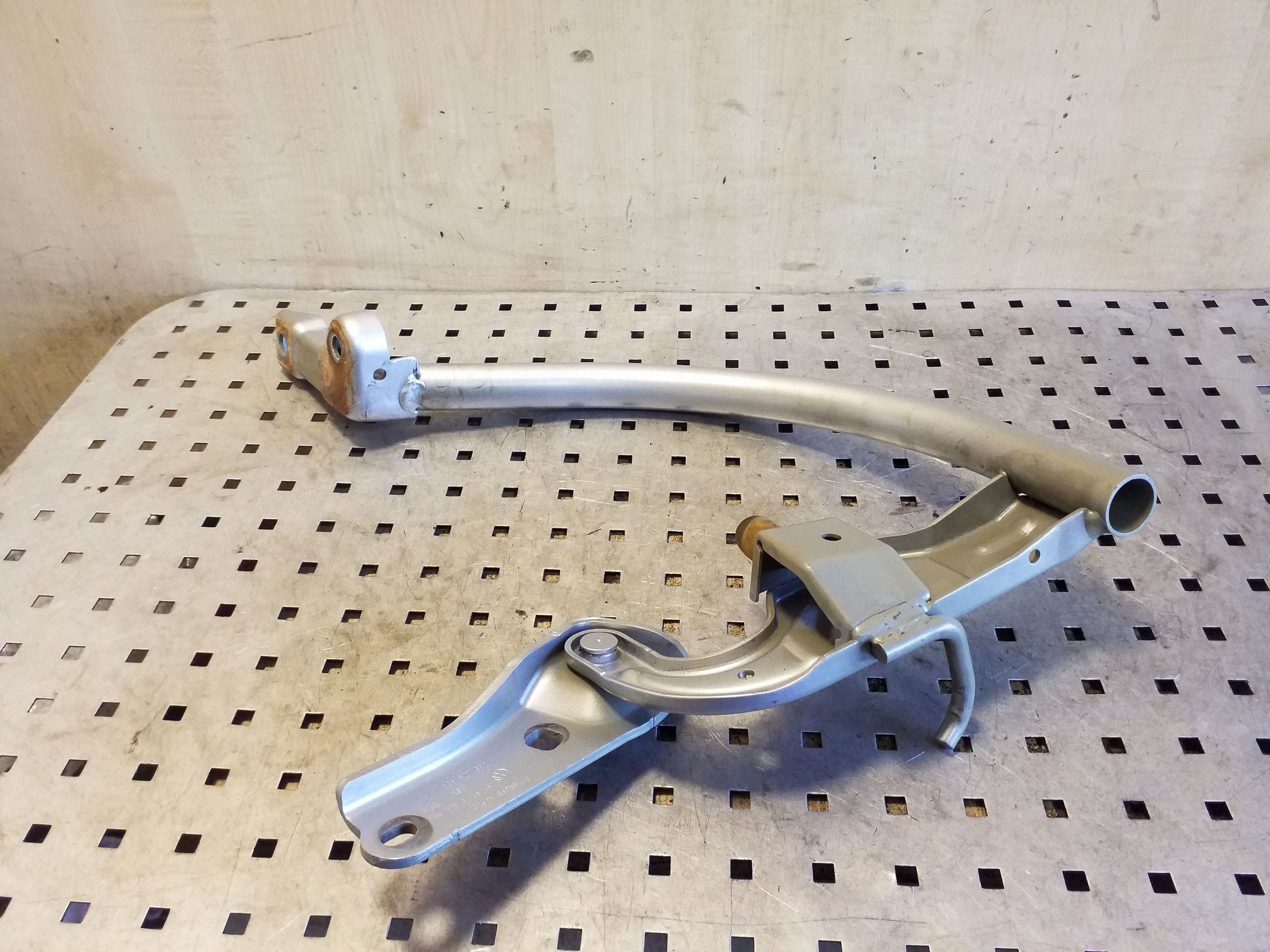 Bisagra de maletero VW Passat B8 derecha 3G5627302 image 3