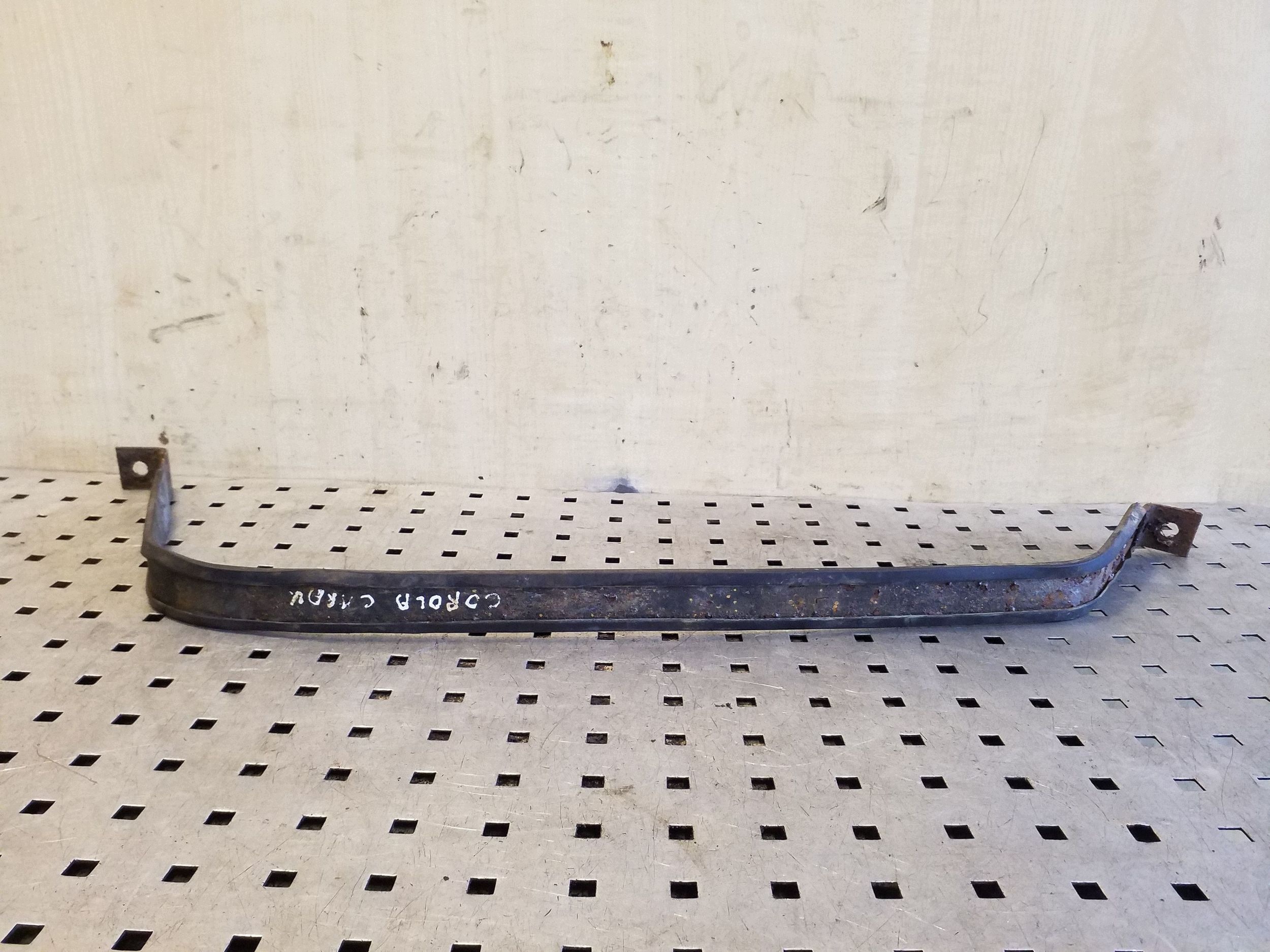 Support réservoir carburant Toyota Corolla E120 E130 gauche image 2
