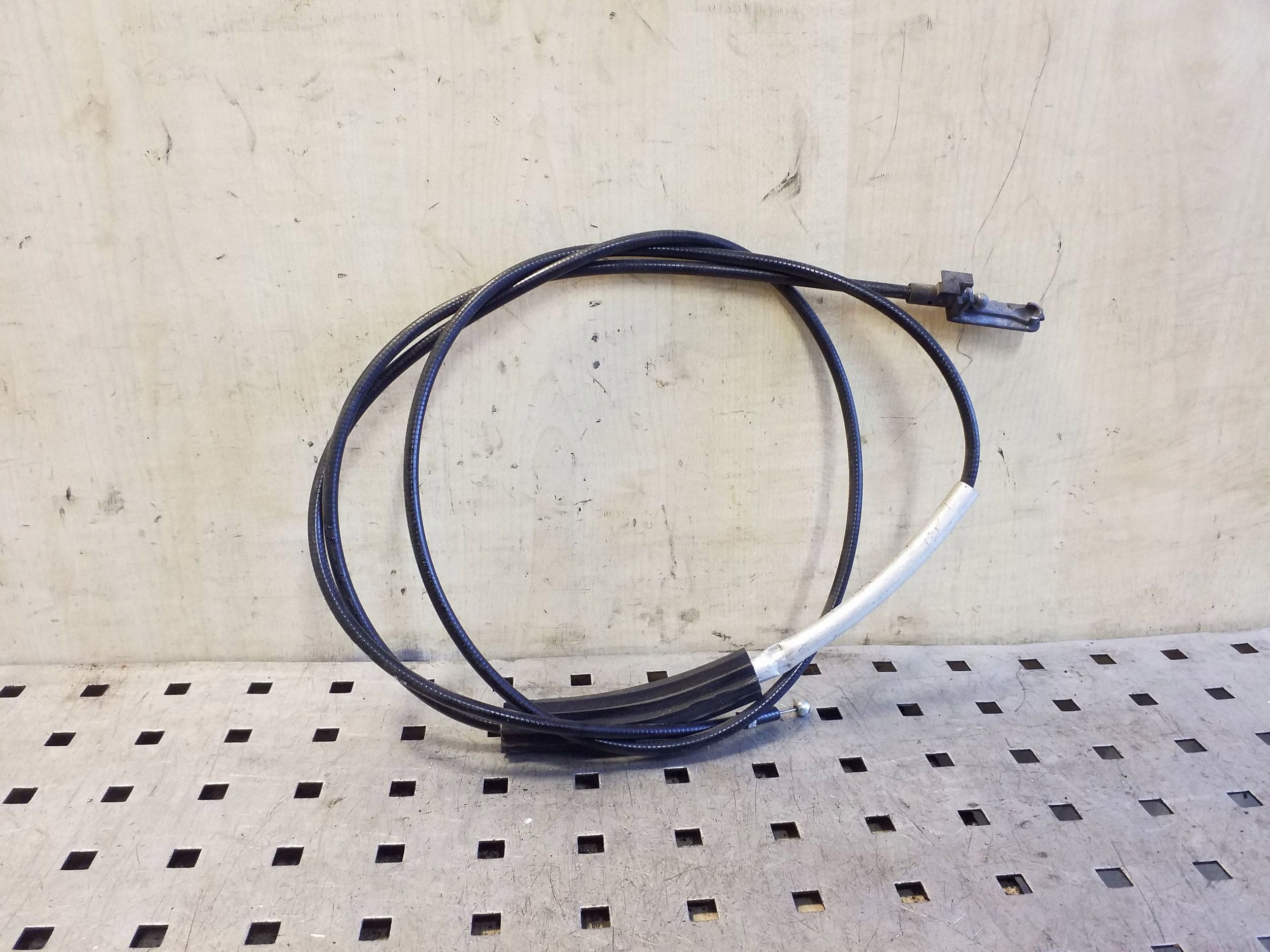 Konepellin lukitussalpa Audi 4F2823531B 3.0 TDI 2008