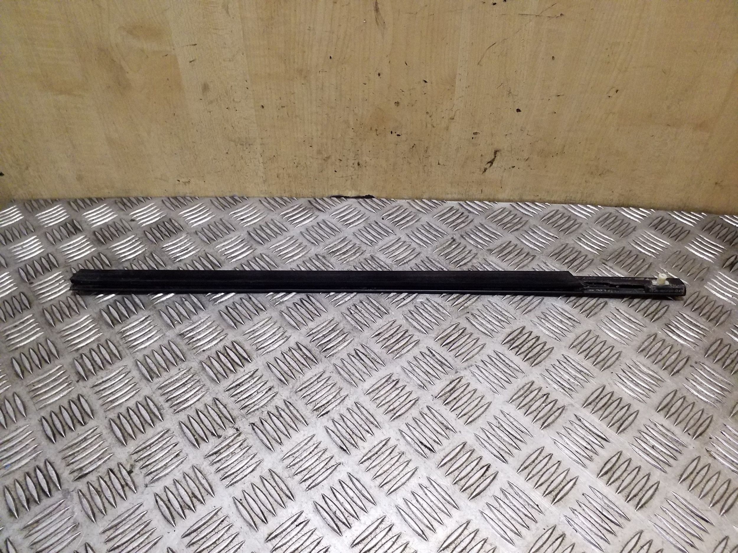 Land Rover Freelander 2 LR2 Heckscheibenleiste links 6H52246A33A