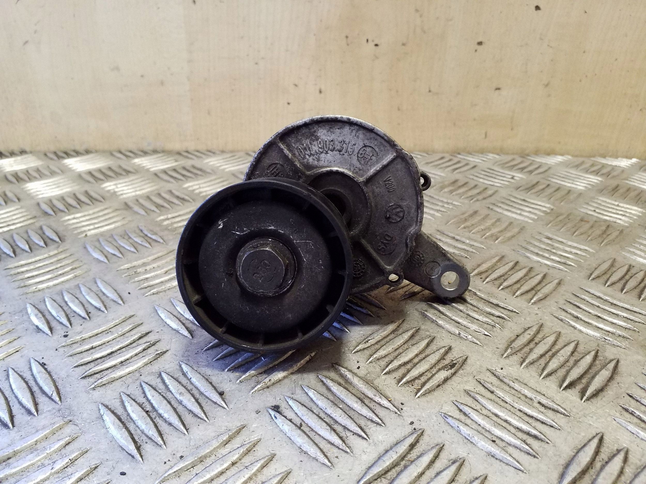Volkswagen Passat B8 spanrol alternator 04L903315BF image 2
