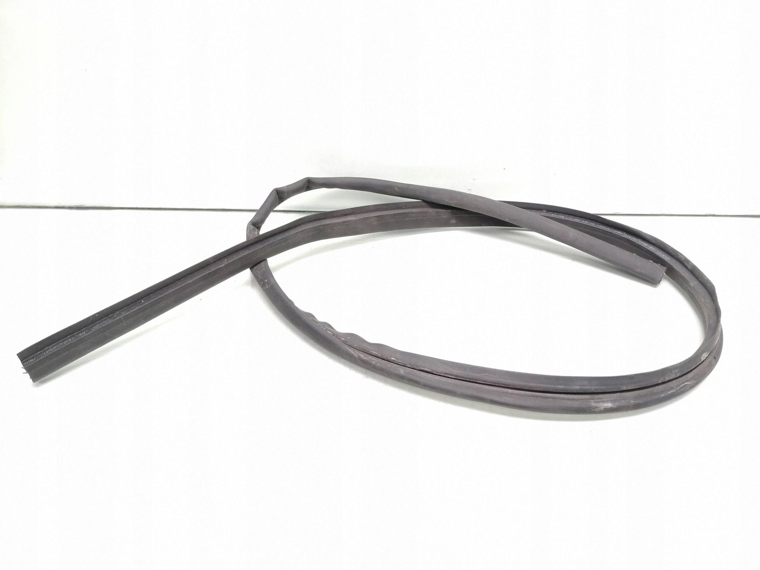 Joint de capot Audi A4 B7 8E0823731D image 2
