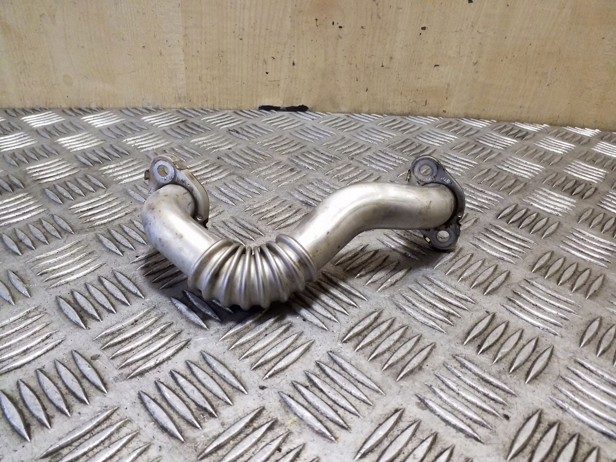 Audi EGR-rör 03P131521A image 2