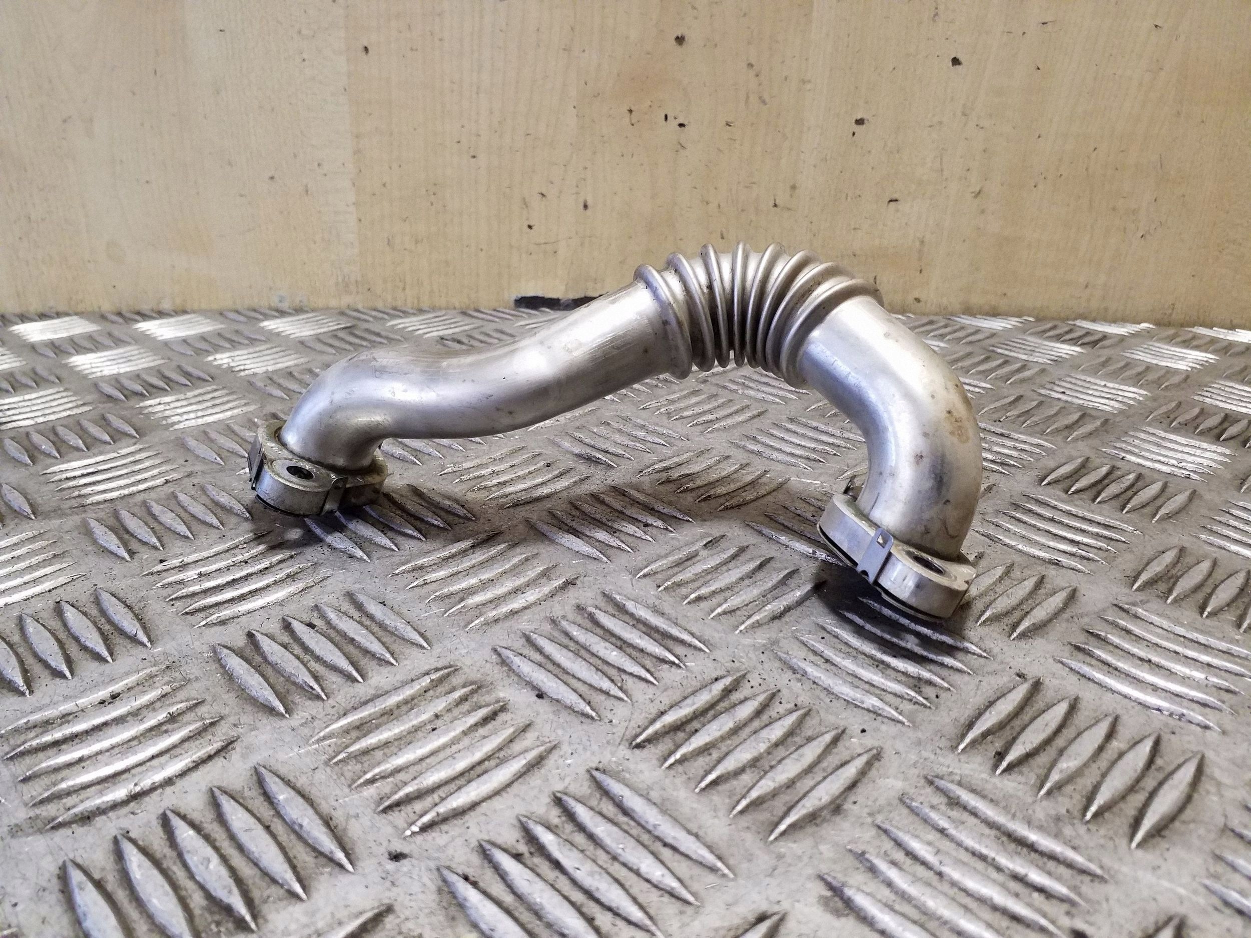 Audi EGR-rör 03P131521A image 3