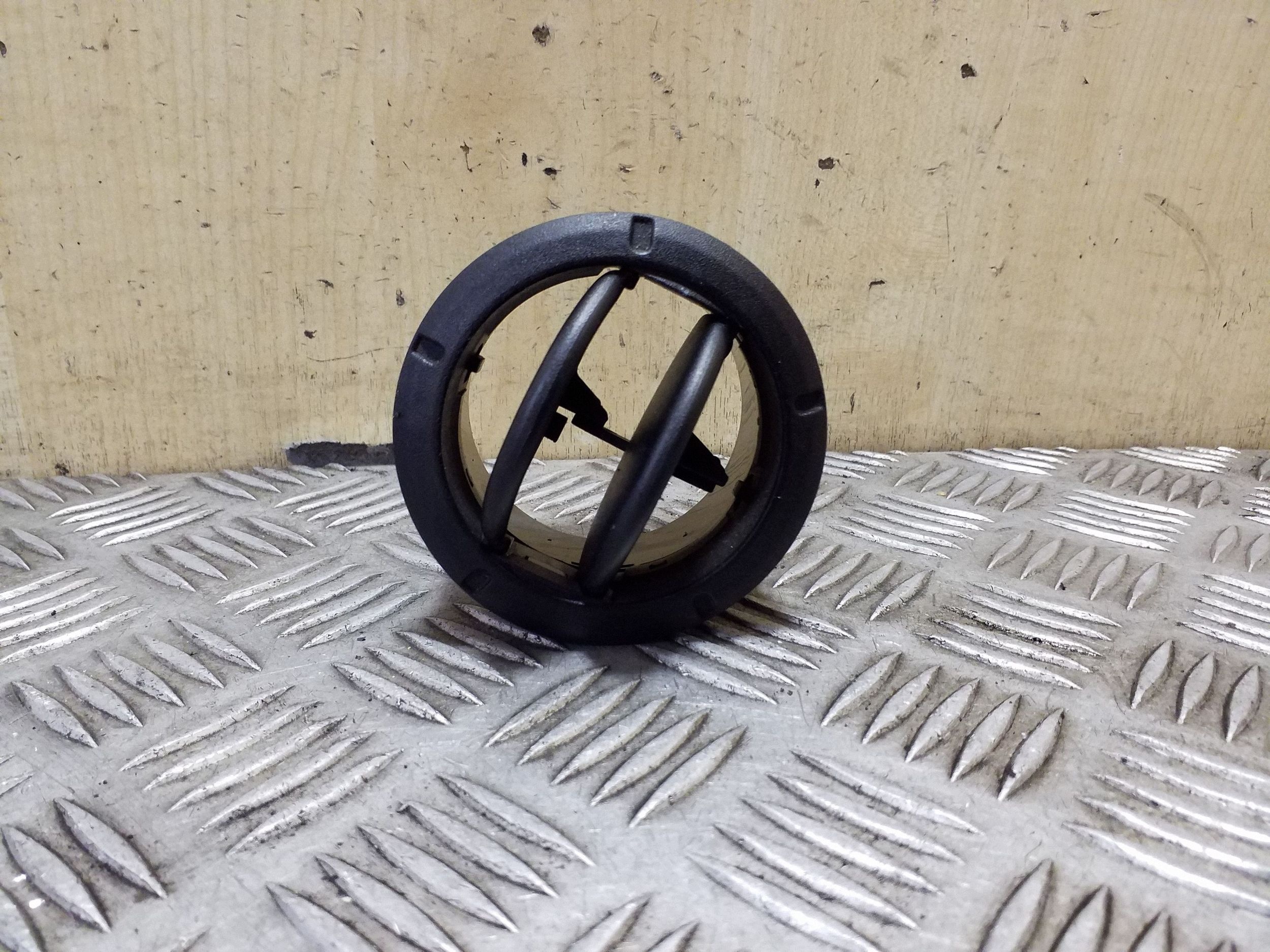 Nissan NV400 Ventilationsgaller Höger 687606316R image 2