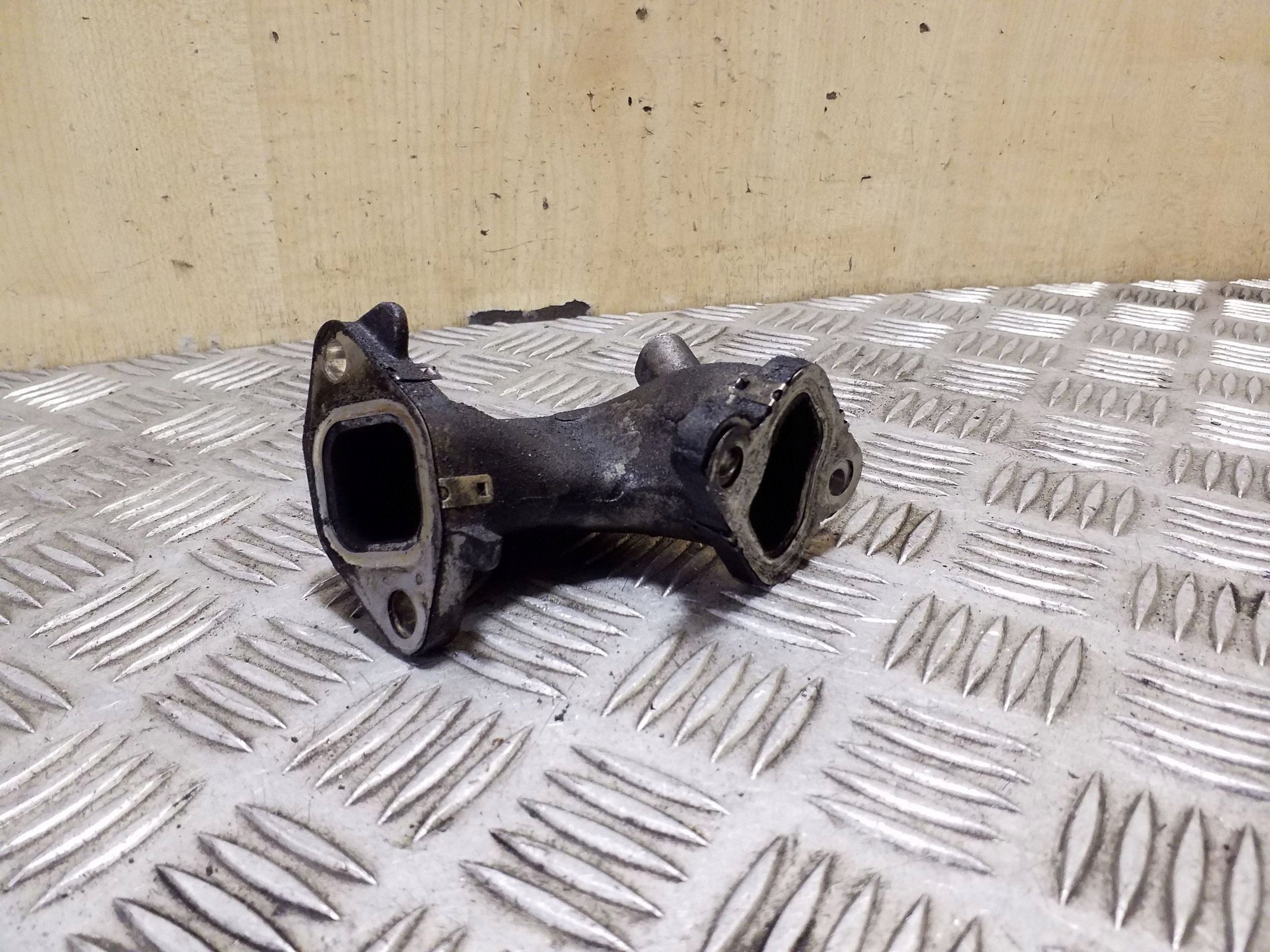 Renault Trafic III Tubo EGR 47252238R image 3