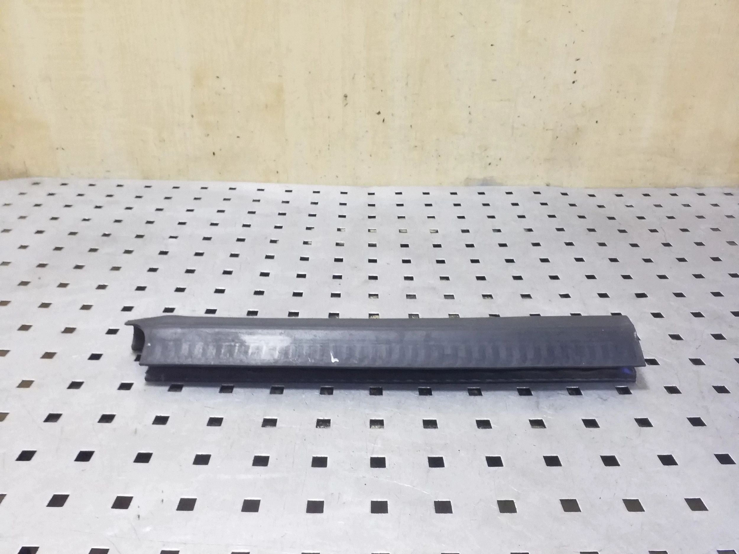 Joint de capot gauche Range Rover Sport L494 image 2