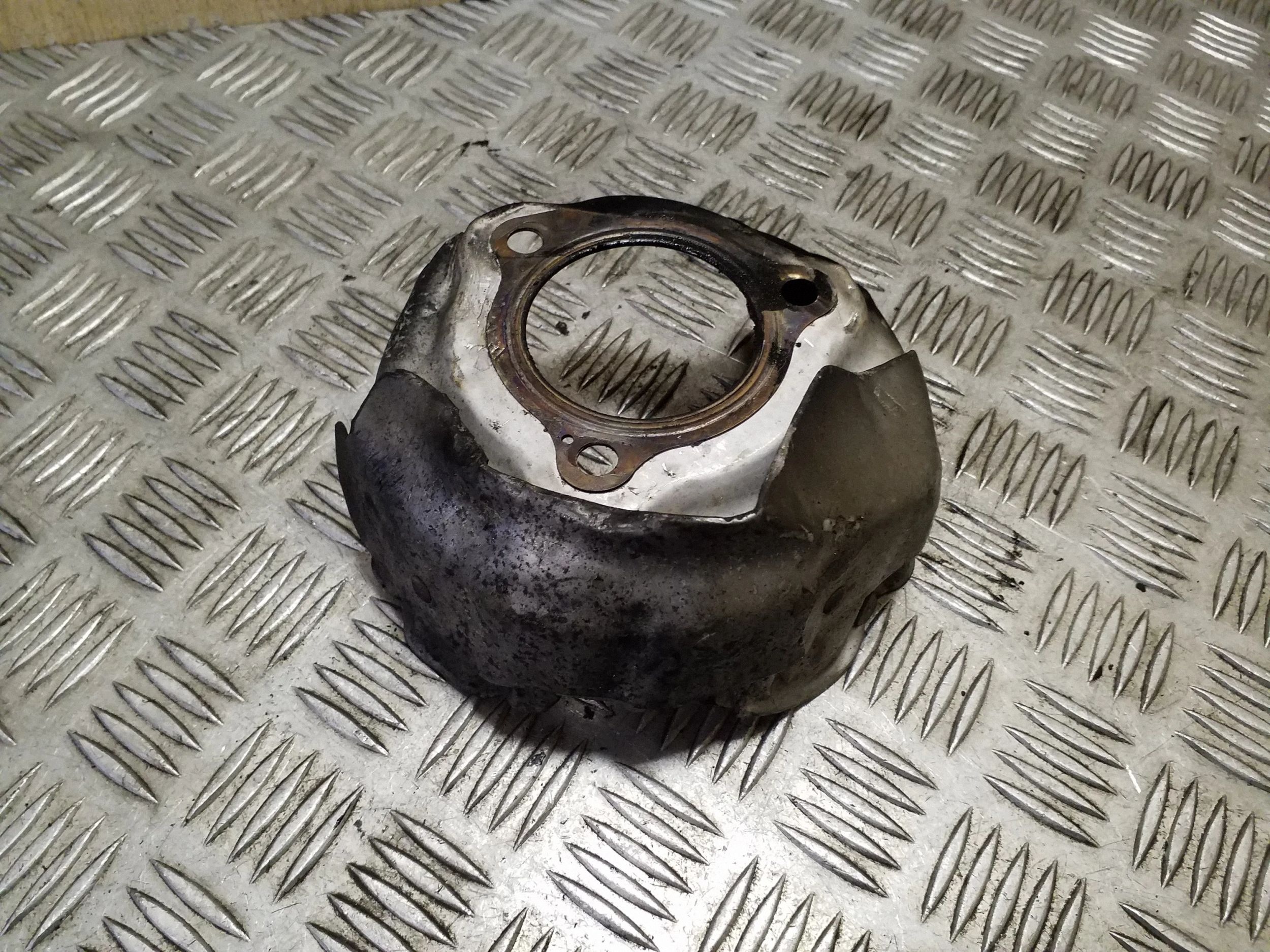 Nissan X-Trail T32 Hitzeschutz Auspuff OEM VAL220169 image 2