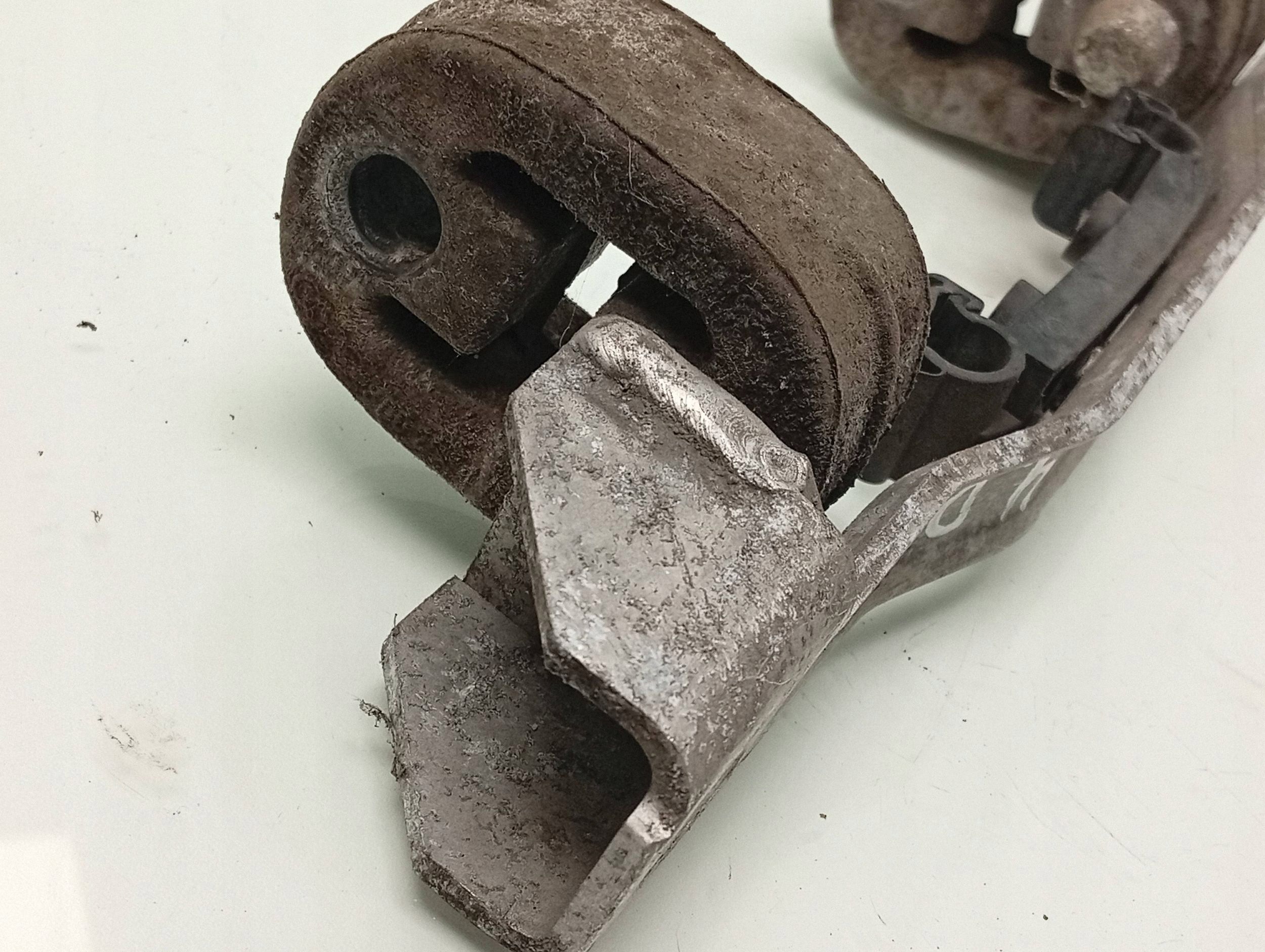 Audi A4 B6 Exhaust Mount Bracket OEM 8E0253463F image 3