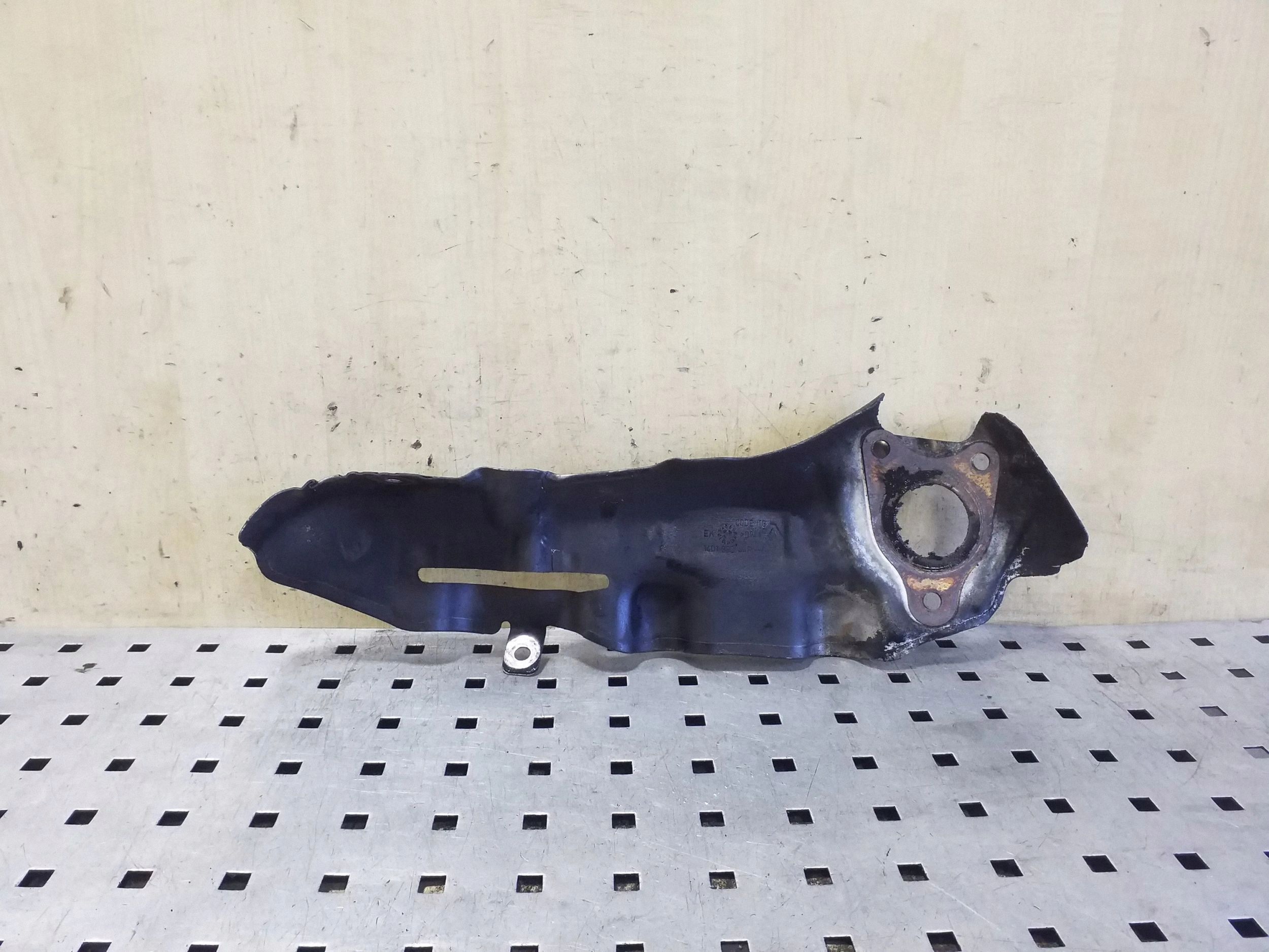 Nissan OE 140133244R Lämpösuoja