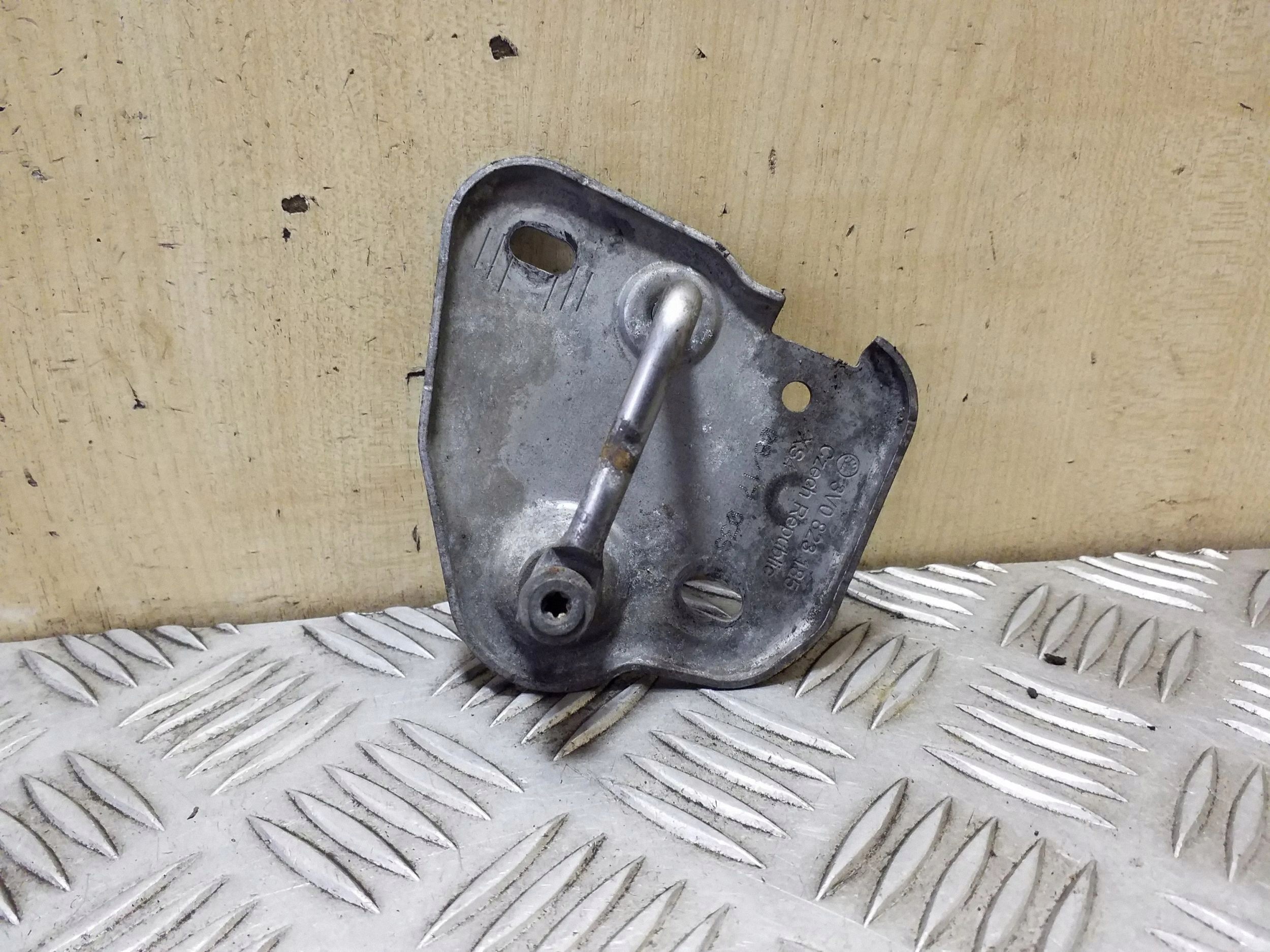Verrou de capot Skoda Superb III 3V0823185 image 2