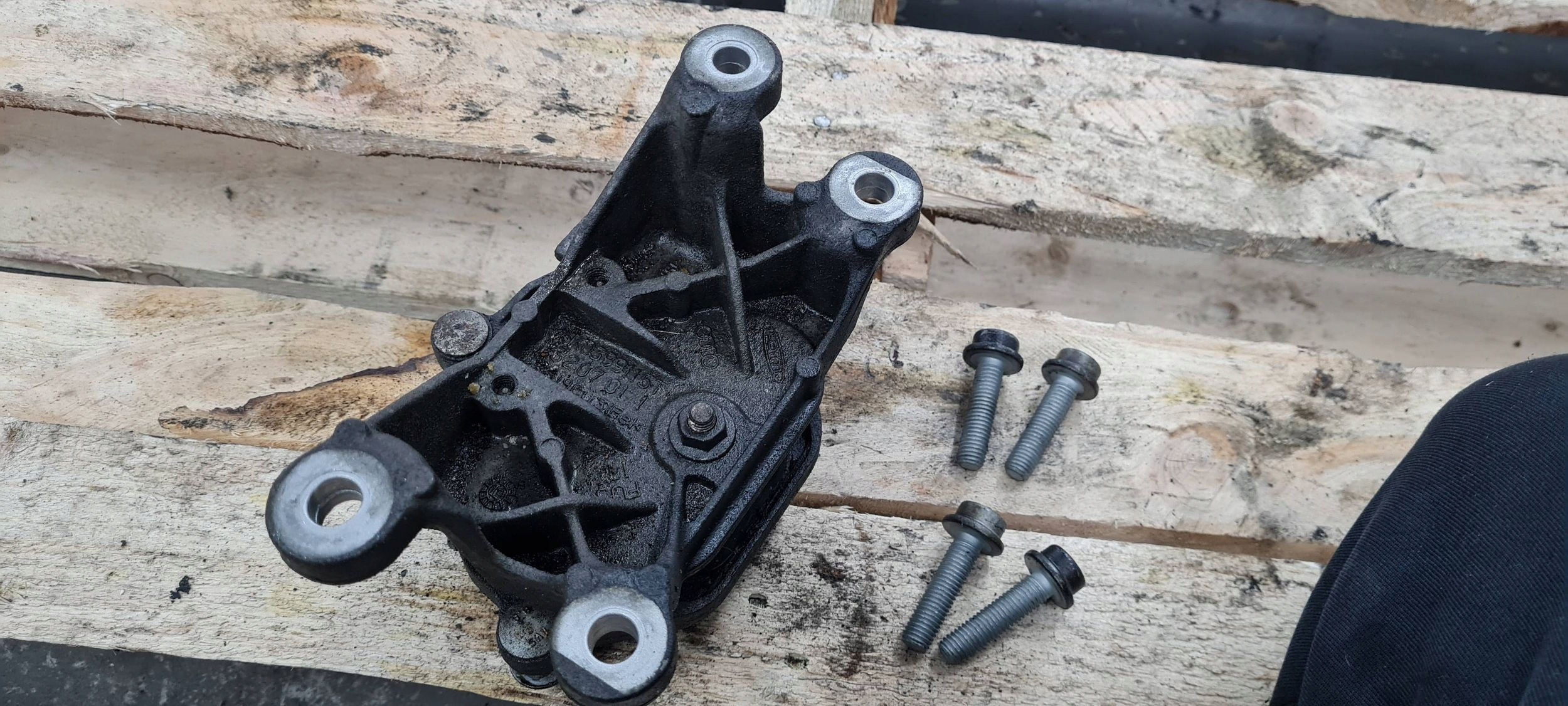 Support boîte de vitesses Audi A4/A5 2.0 TDI image 2