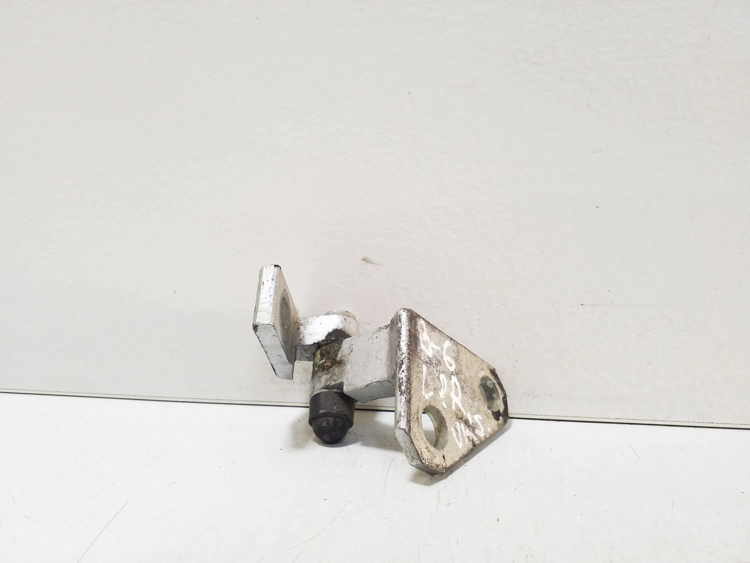 VW Passat B6 Upper Hinge Front Left VAL243071 image 2