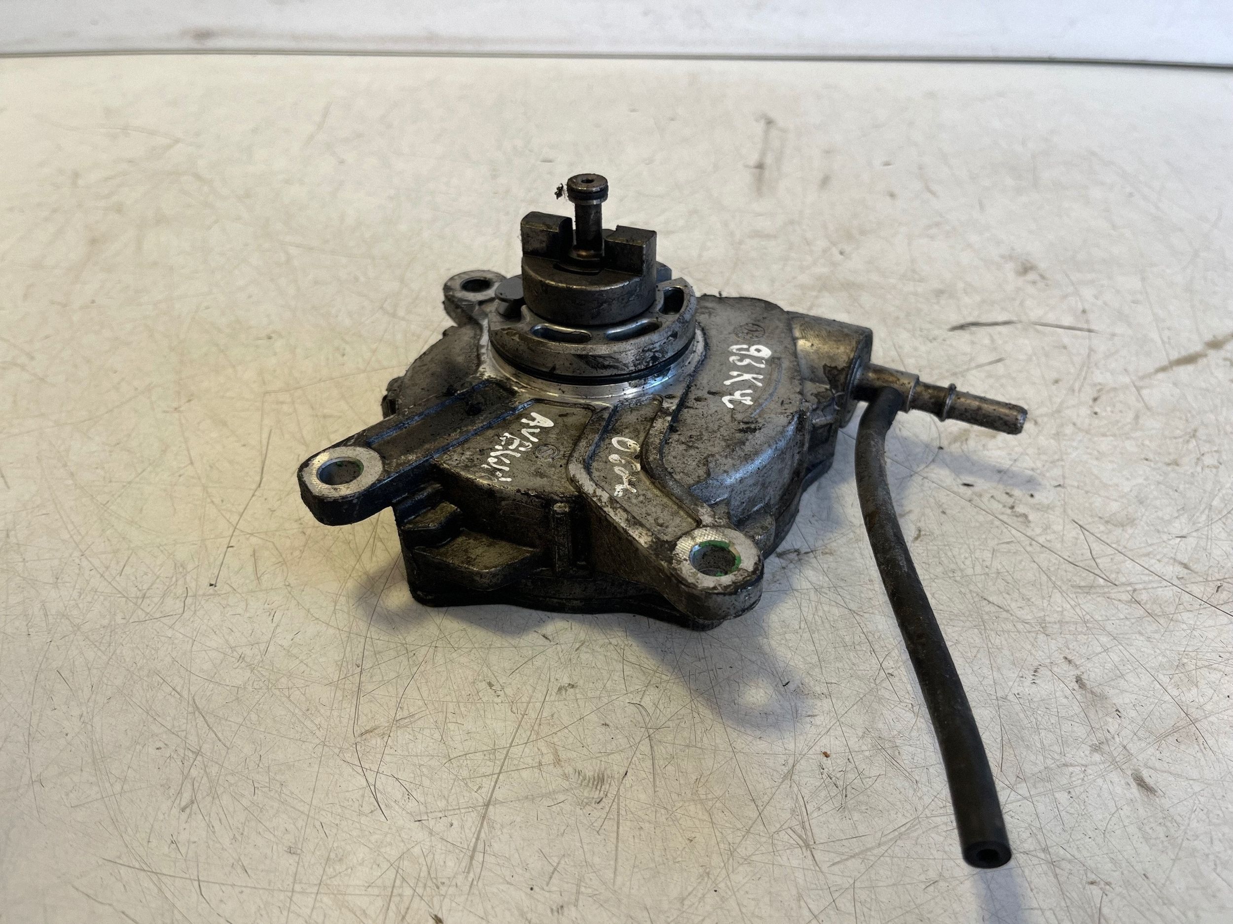 Toyota Avensis T250 Vacuum Pump VAL322605 Used