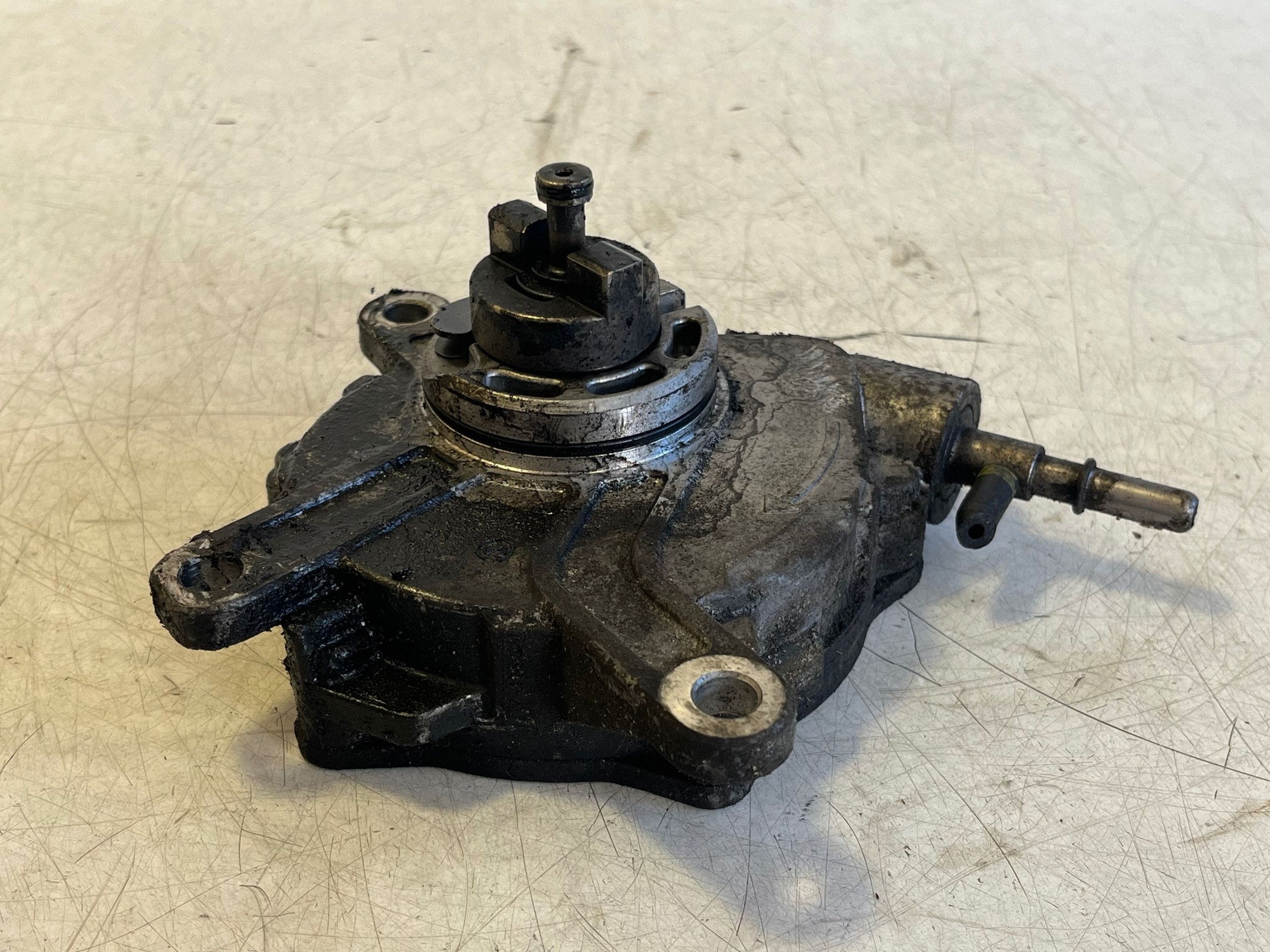 Toyota Avensis T250 Vacuum Pump OEM VAL322600