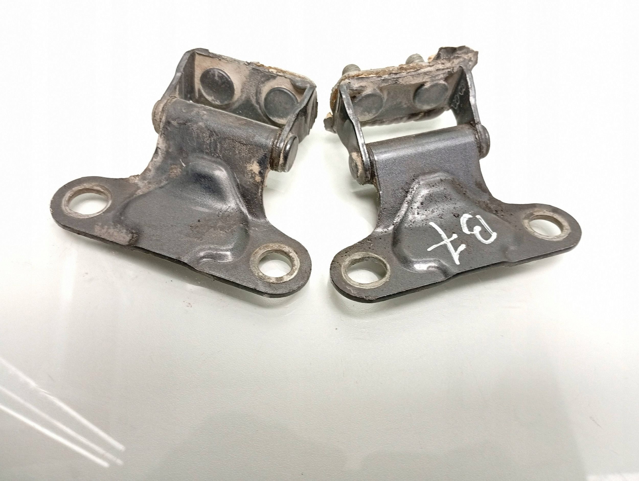 Toyota Avensis T270 Heckklappenscharniere OEM FRC145689 image 2