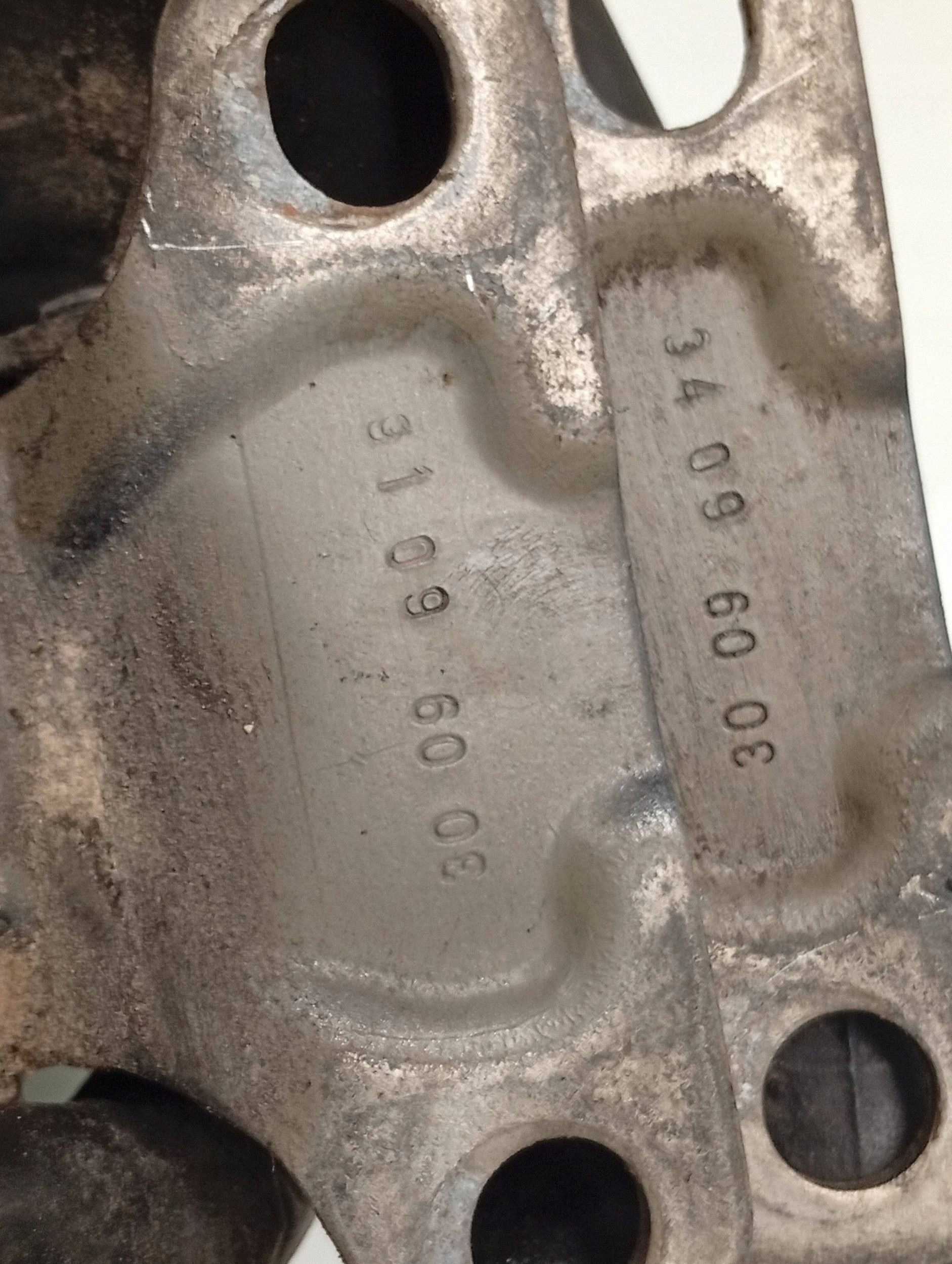 Toyota Avensis T270 Heckklappenscharniere OEM FRC145689 image 4
