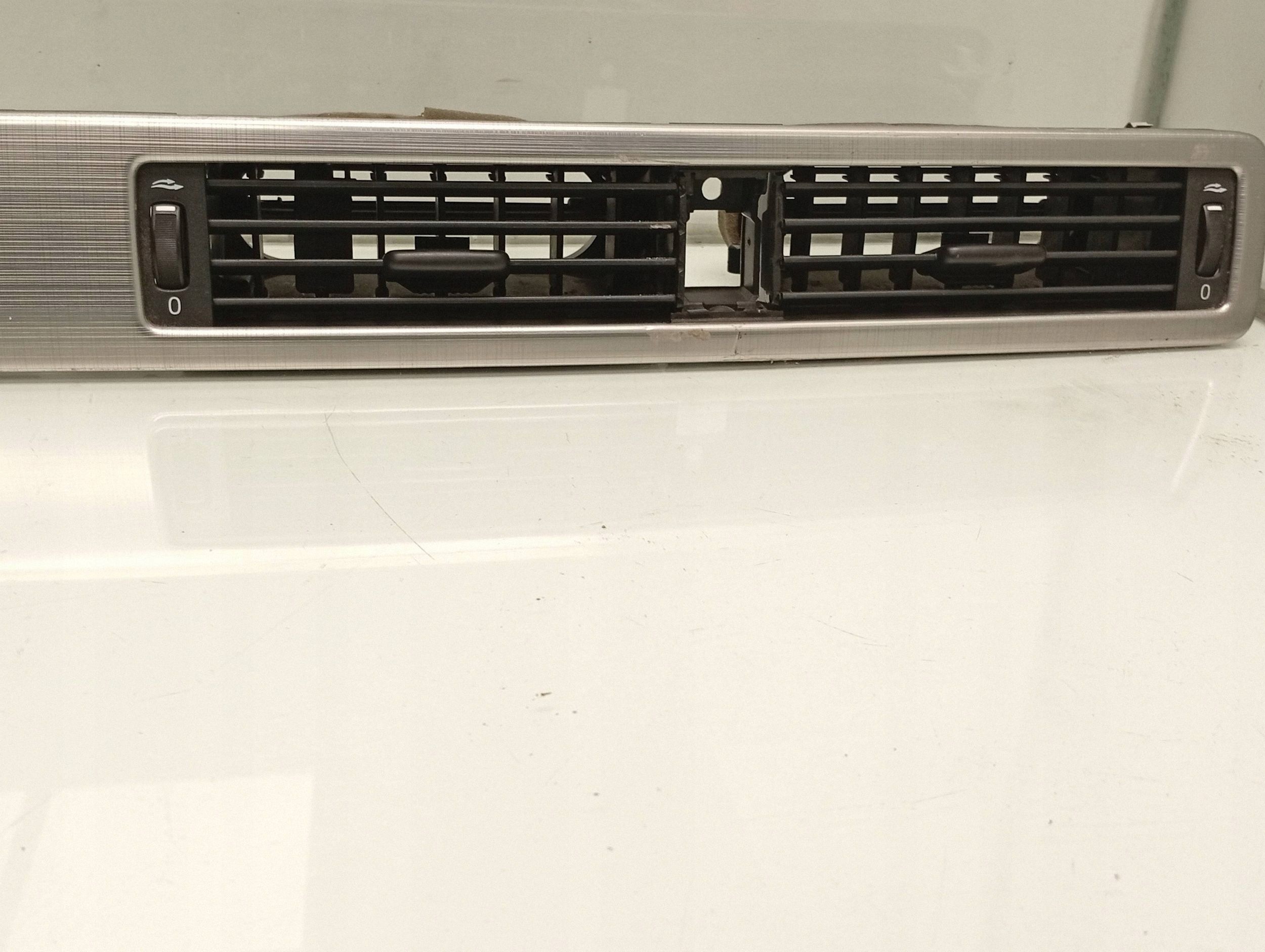 Volvo V70 2008 Dashboard Vent 30715144 Used image 3