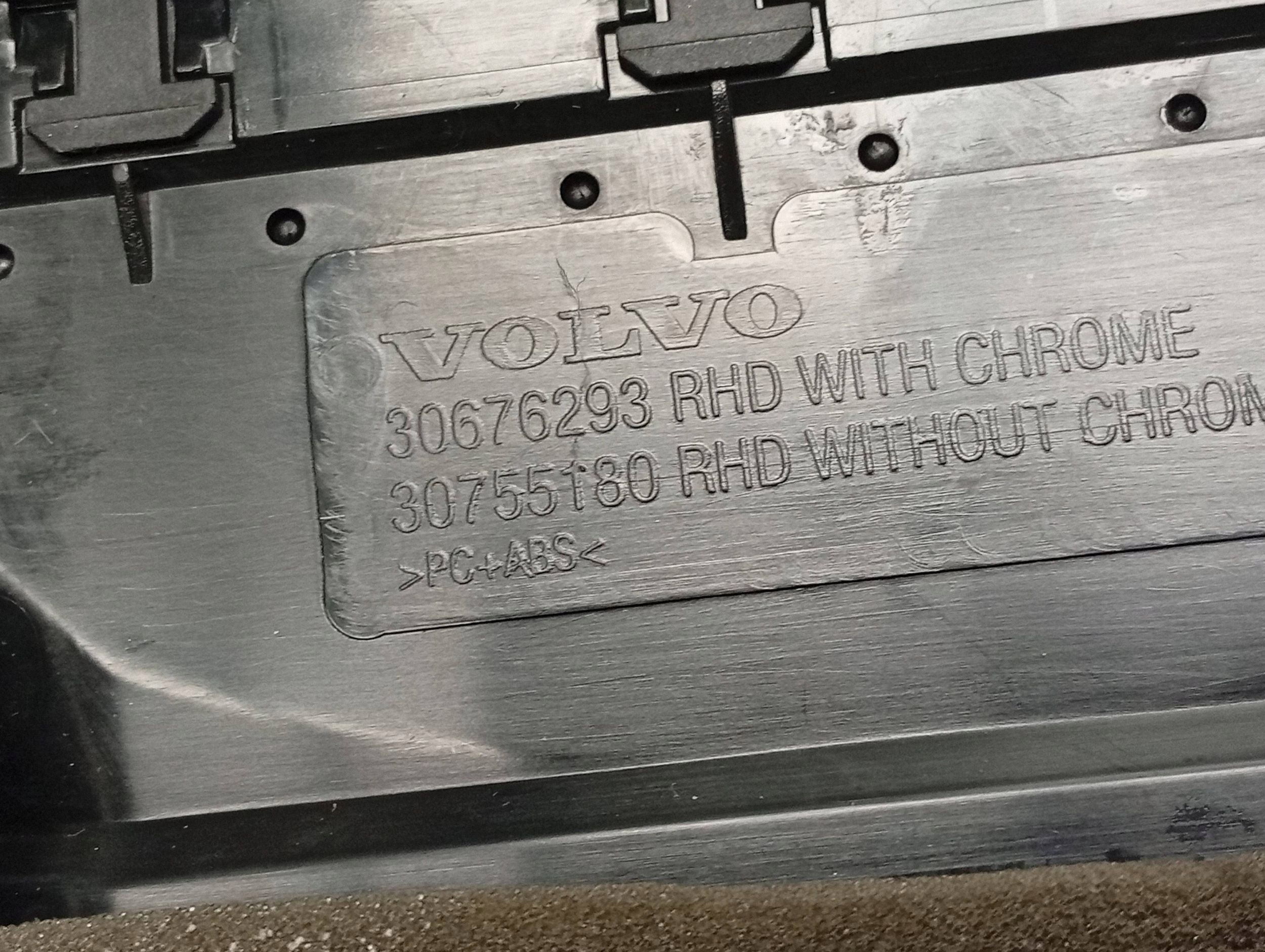 Volvo V70 2008 Dashboard Vent 30715144 Used image 8