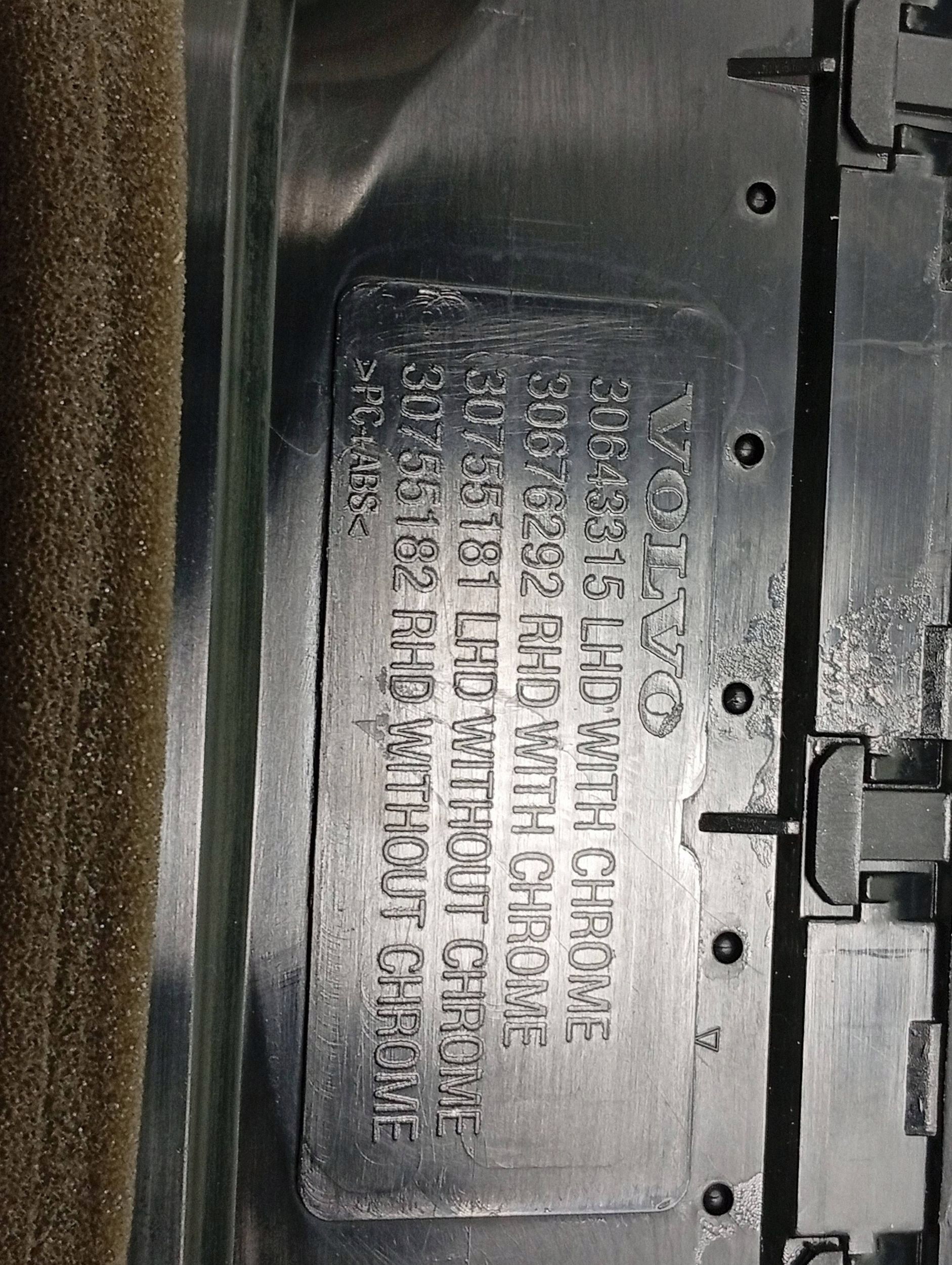 Volvo V70 2008 Dashboard Vent 30715144 Used image 9