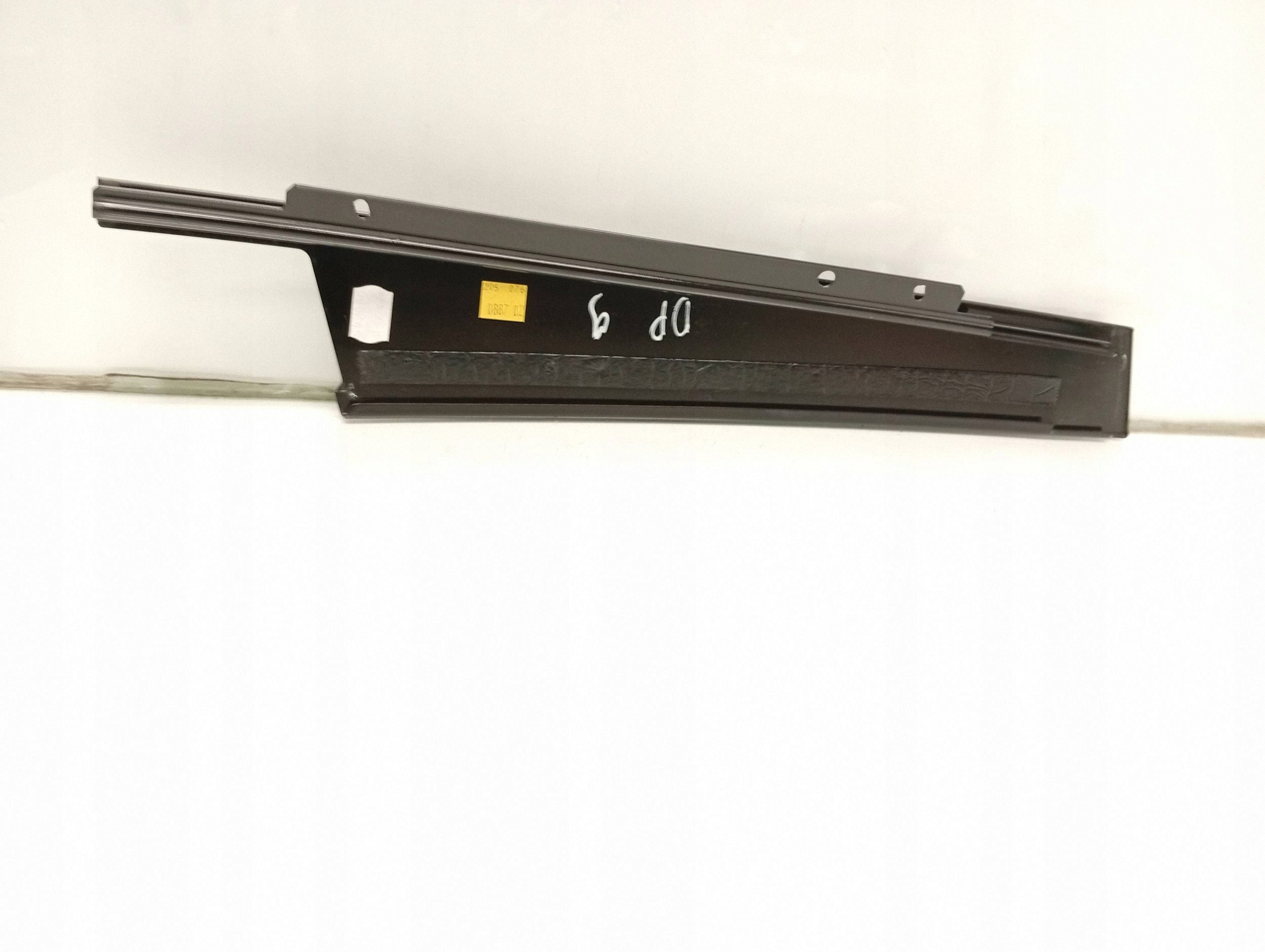 MERCEDES C-CLASS W205 RIGHT FRONT DOOR PILLAR TRIM A2056900287 image 3