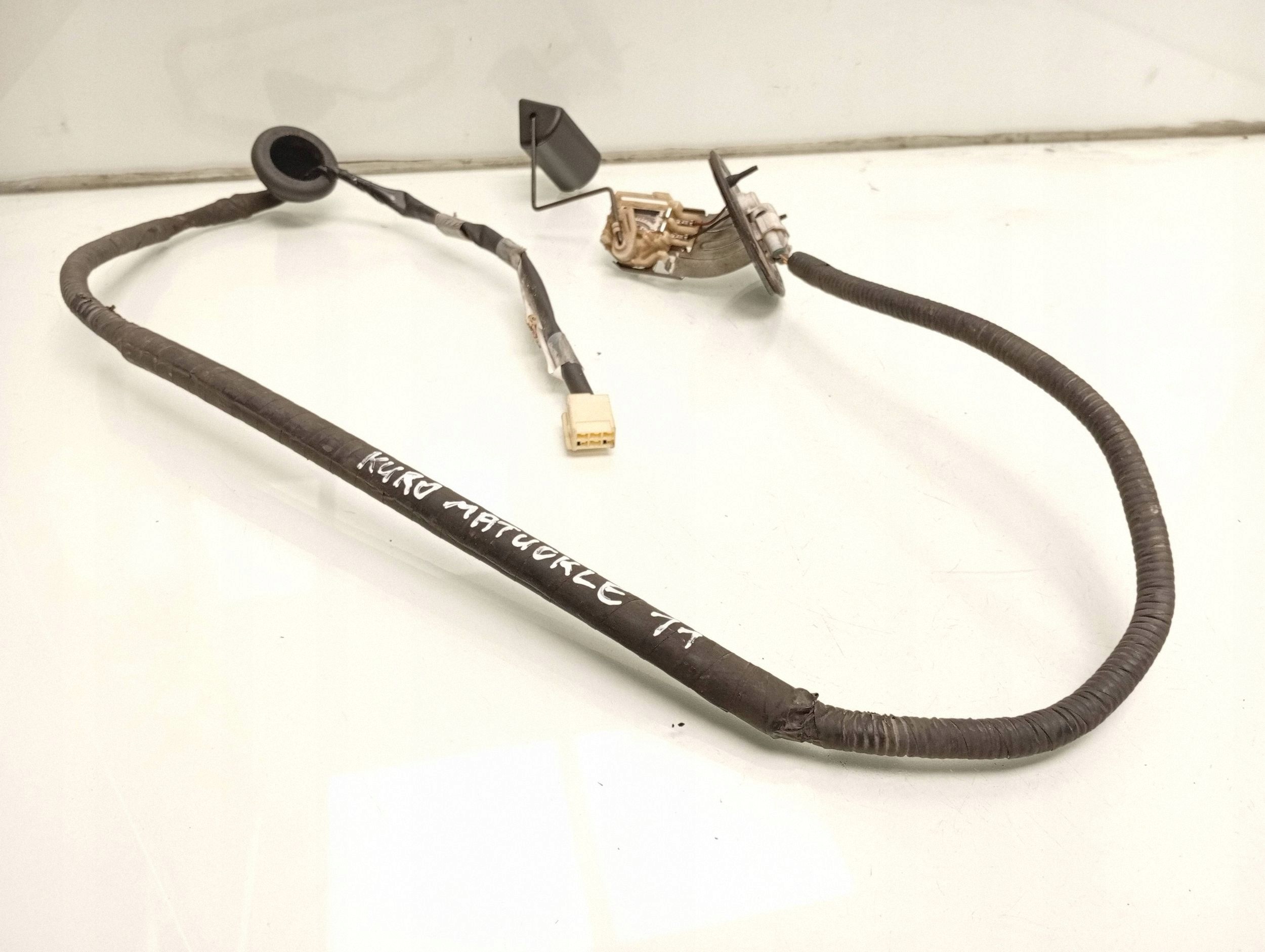Sensor de Nível de Combustível Toyota RAV4 2007 8241242020C image 2