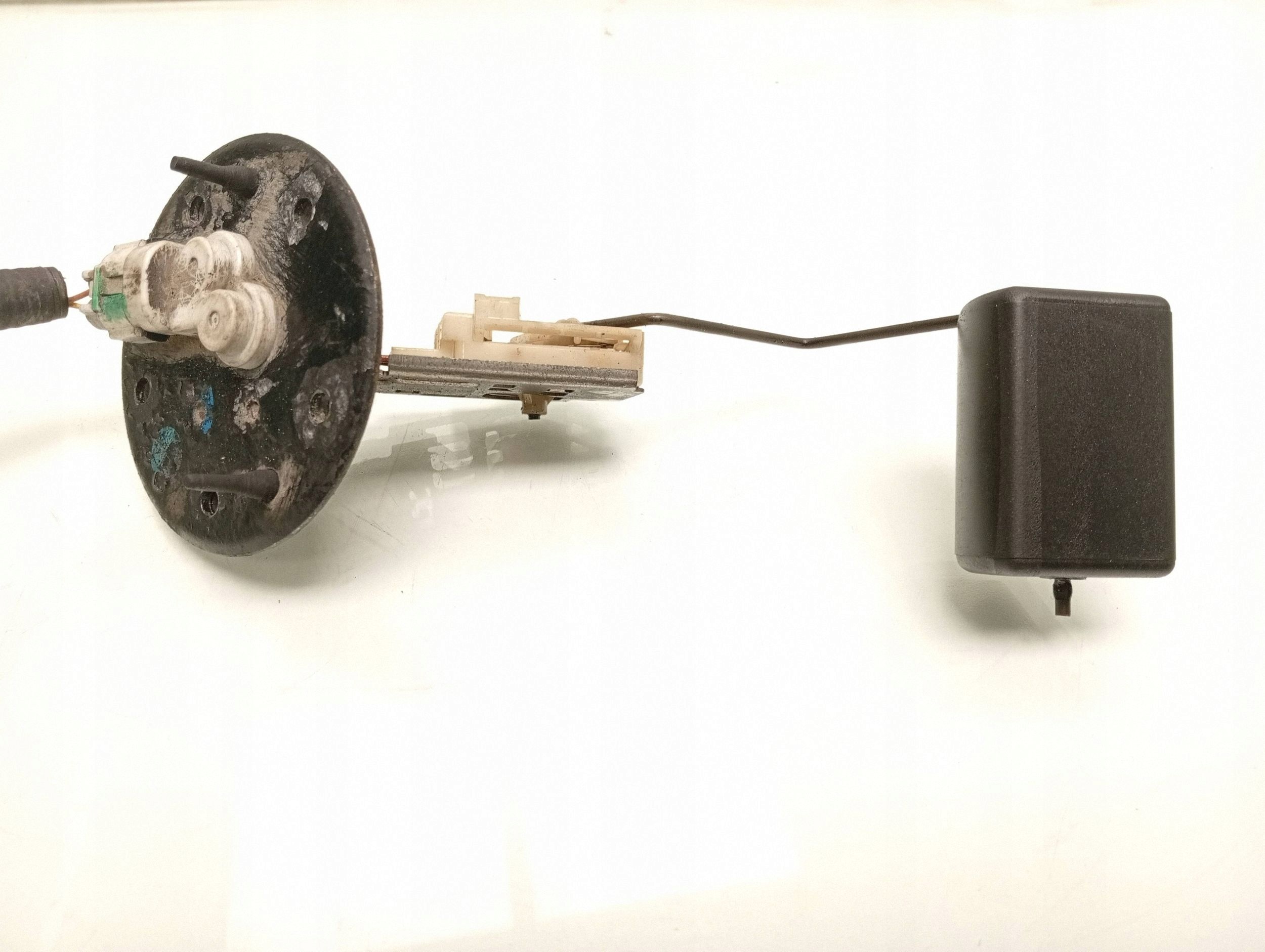 Sensor de Nível de Combustível Toyota RAV4 2007 8241242020C image 4