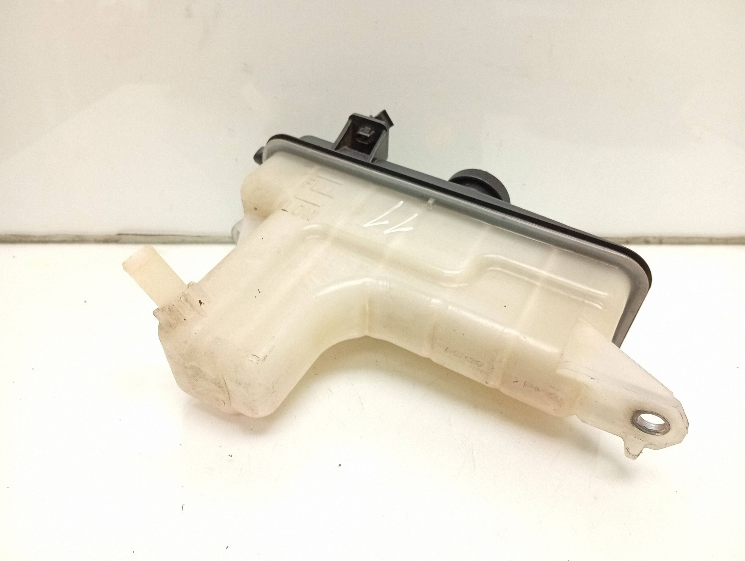 Compensatory tank TOYOTA RAV 4 IV ( A4 ) 108KPA 2.2L diesel 2014
