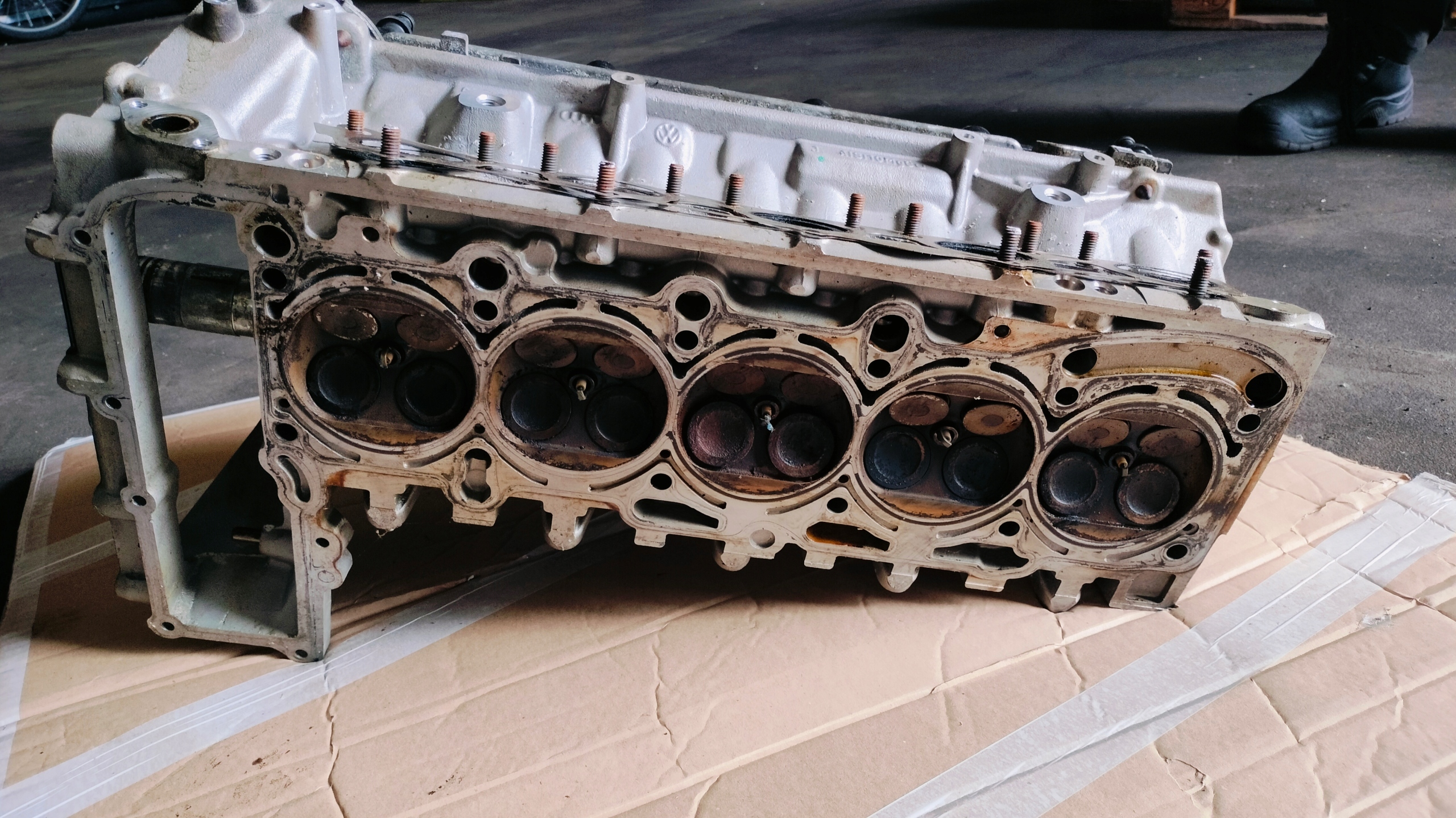 Sylinterikansi VW Passat B7 2.5 USA 07K103373D
