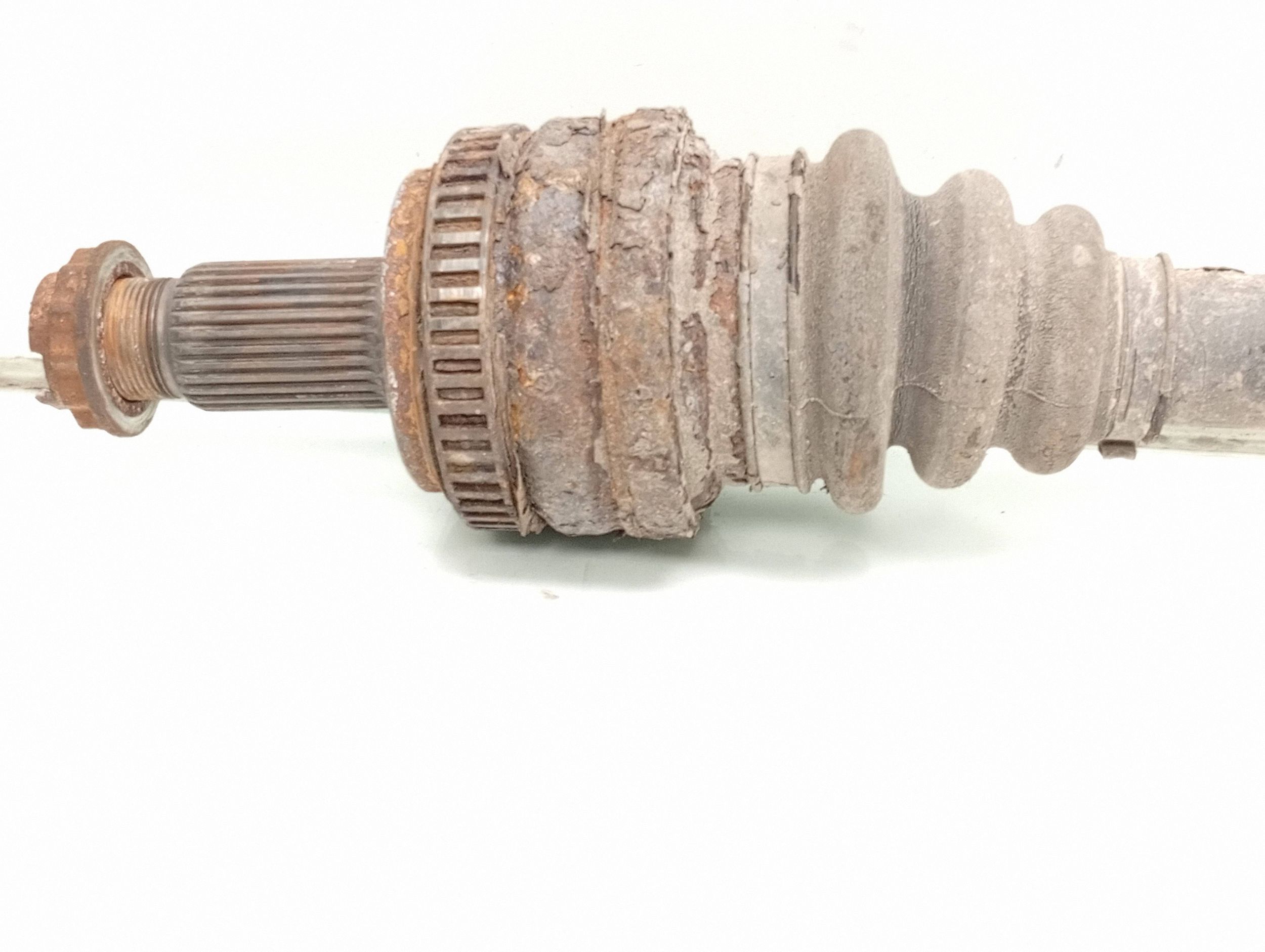 Akselin puolikas oikea takana BMW X3 E83 2.0D 7524044