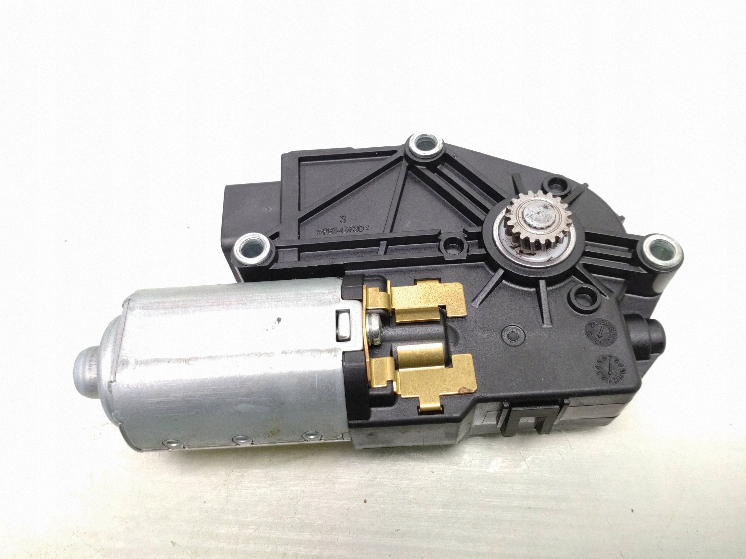 Moteur de toit ouvrant KIA XCeed 2022 81680J7900 image 3