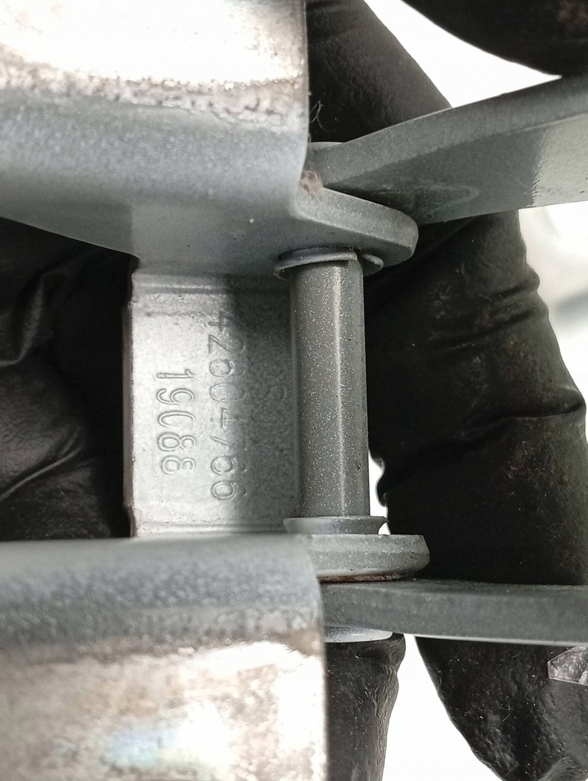 Opel Mokka X 2020 Tailgate Hinge OEM 42604766 image 4