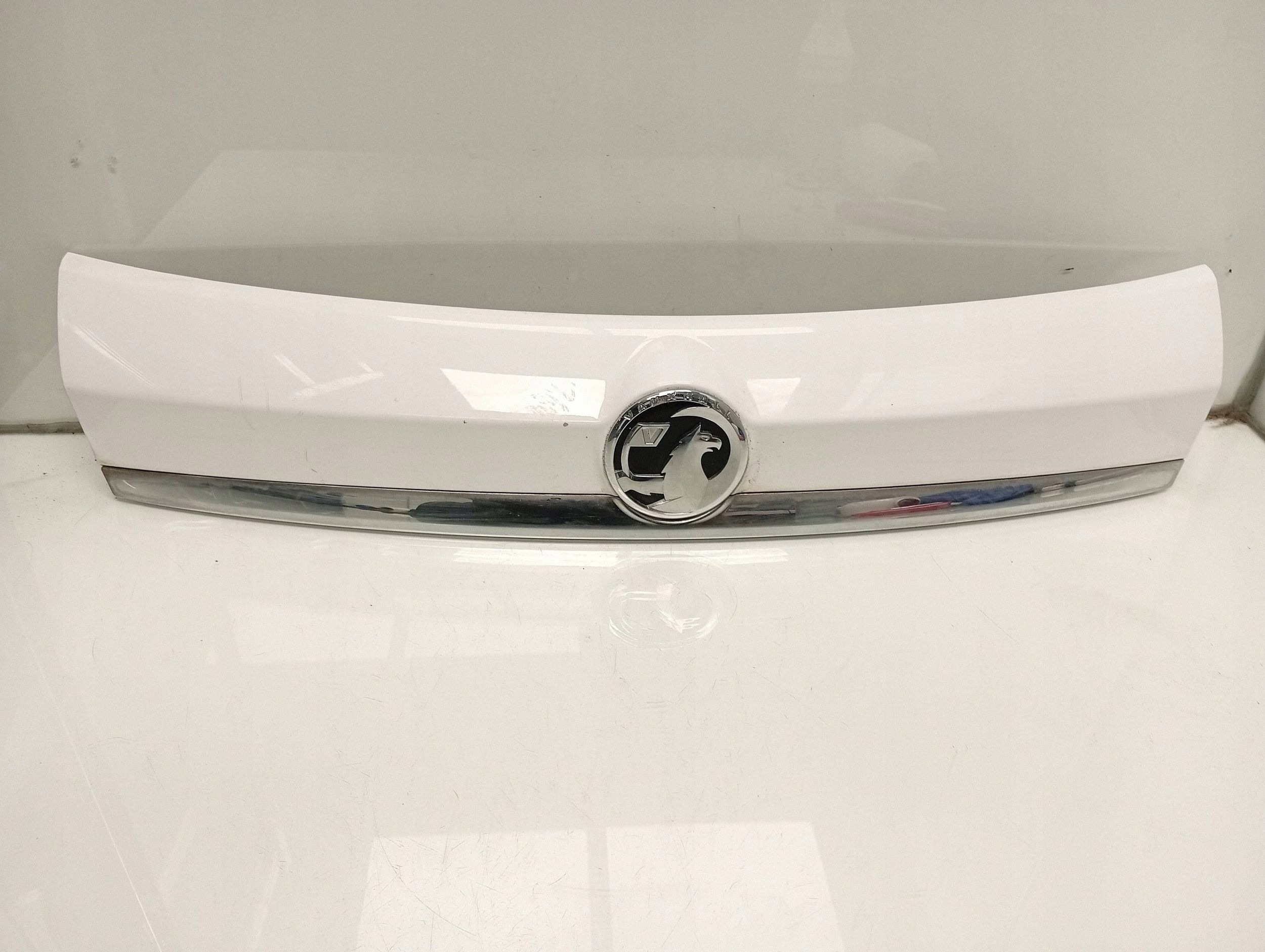Opel Mokka A X Tailgate Trim for Camera 95093299 image 2