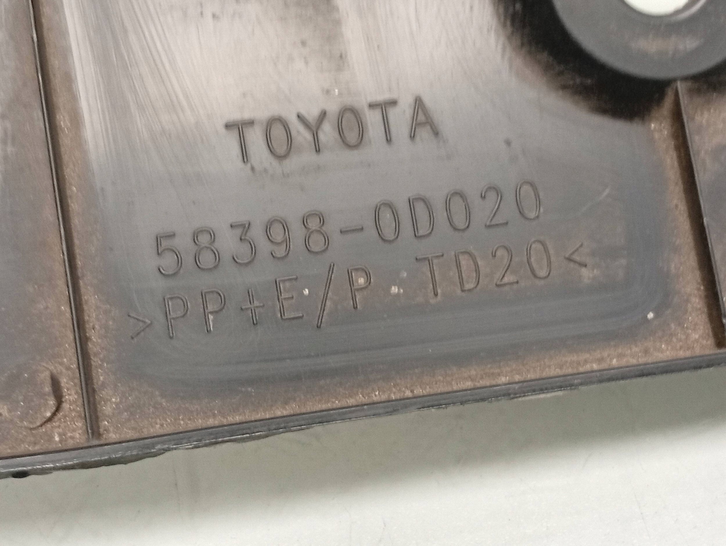 Toyota Yaris XP210 2020 Cubierta Parachoques Trasero image 3