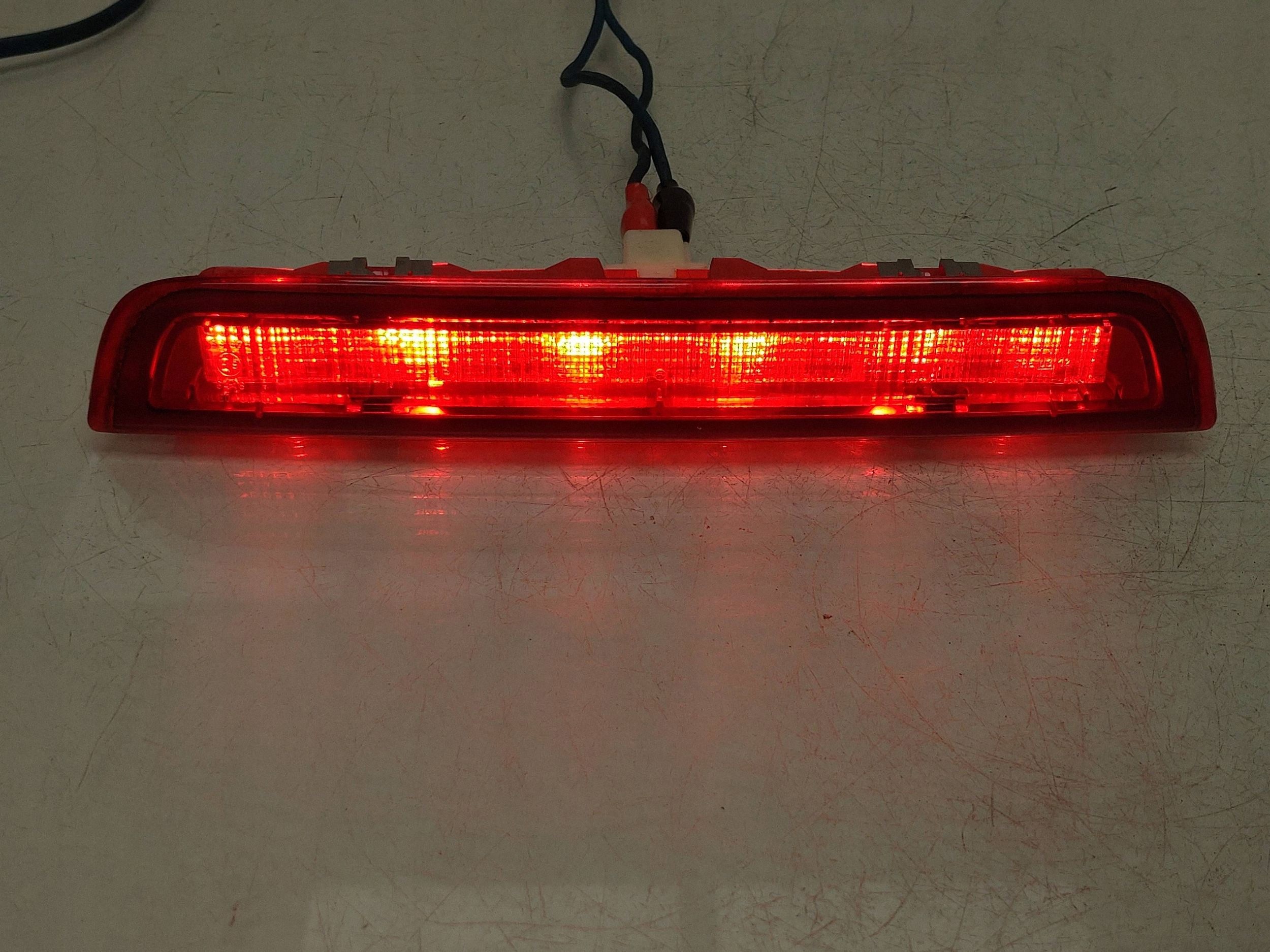 Feu stop Toyota Yaris 81570-0D152 LED image 2