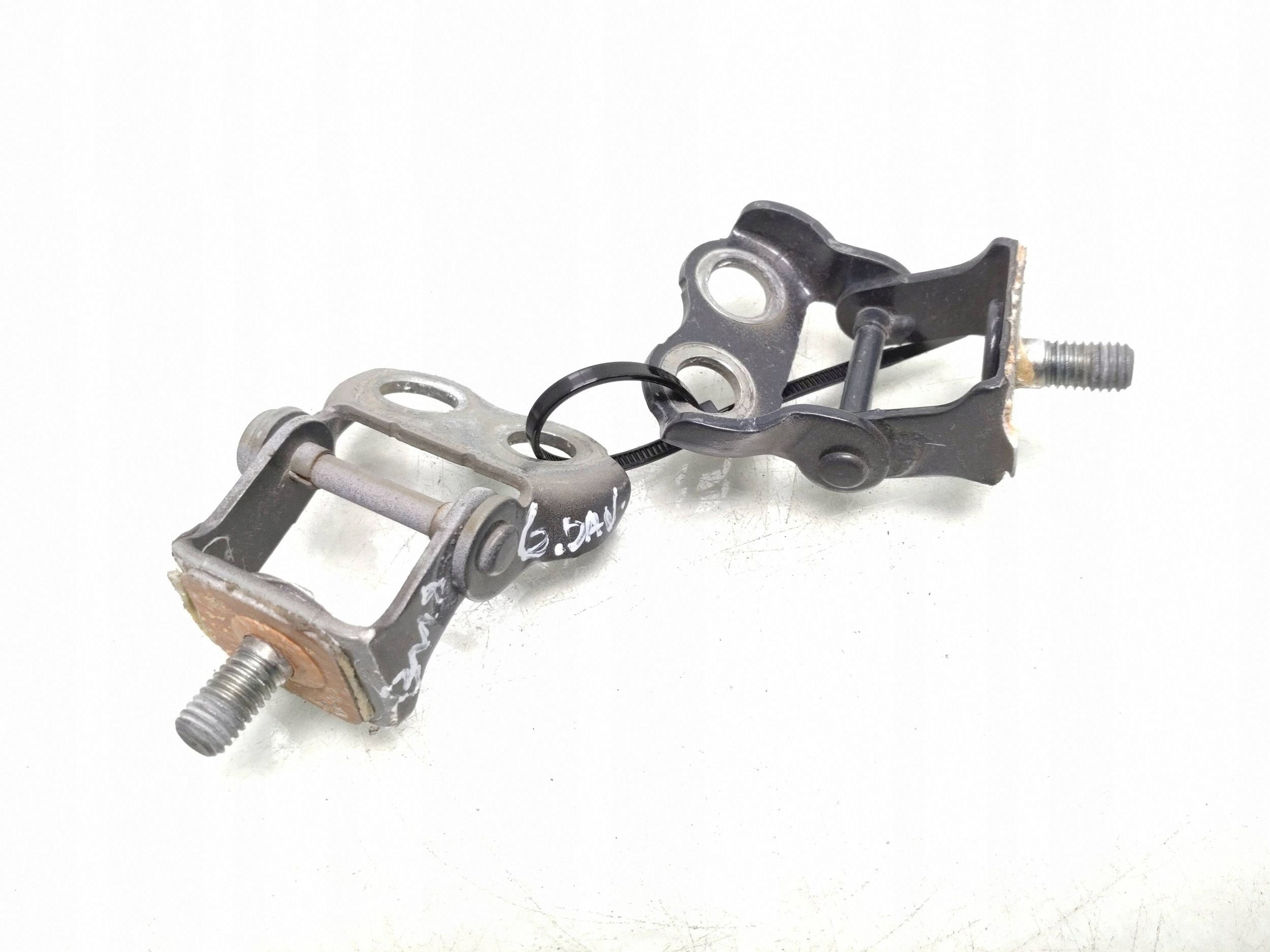 Cerniere portiere posteriori Toyota Yaris XP210 usate image 2