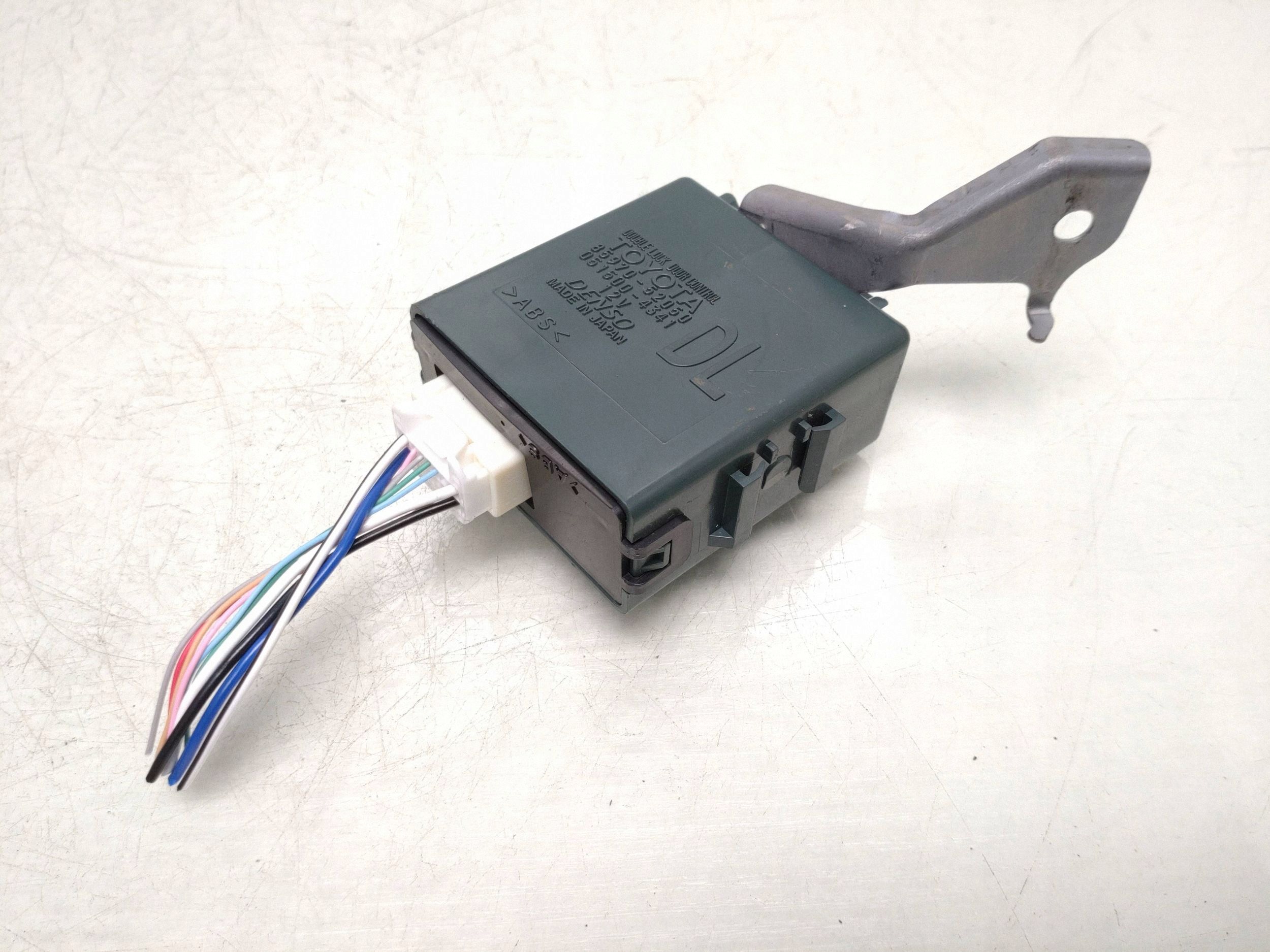 Module central verrouillage TOYOTA YARIS (_P13_) 8597052050 image 2