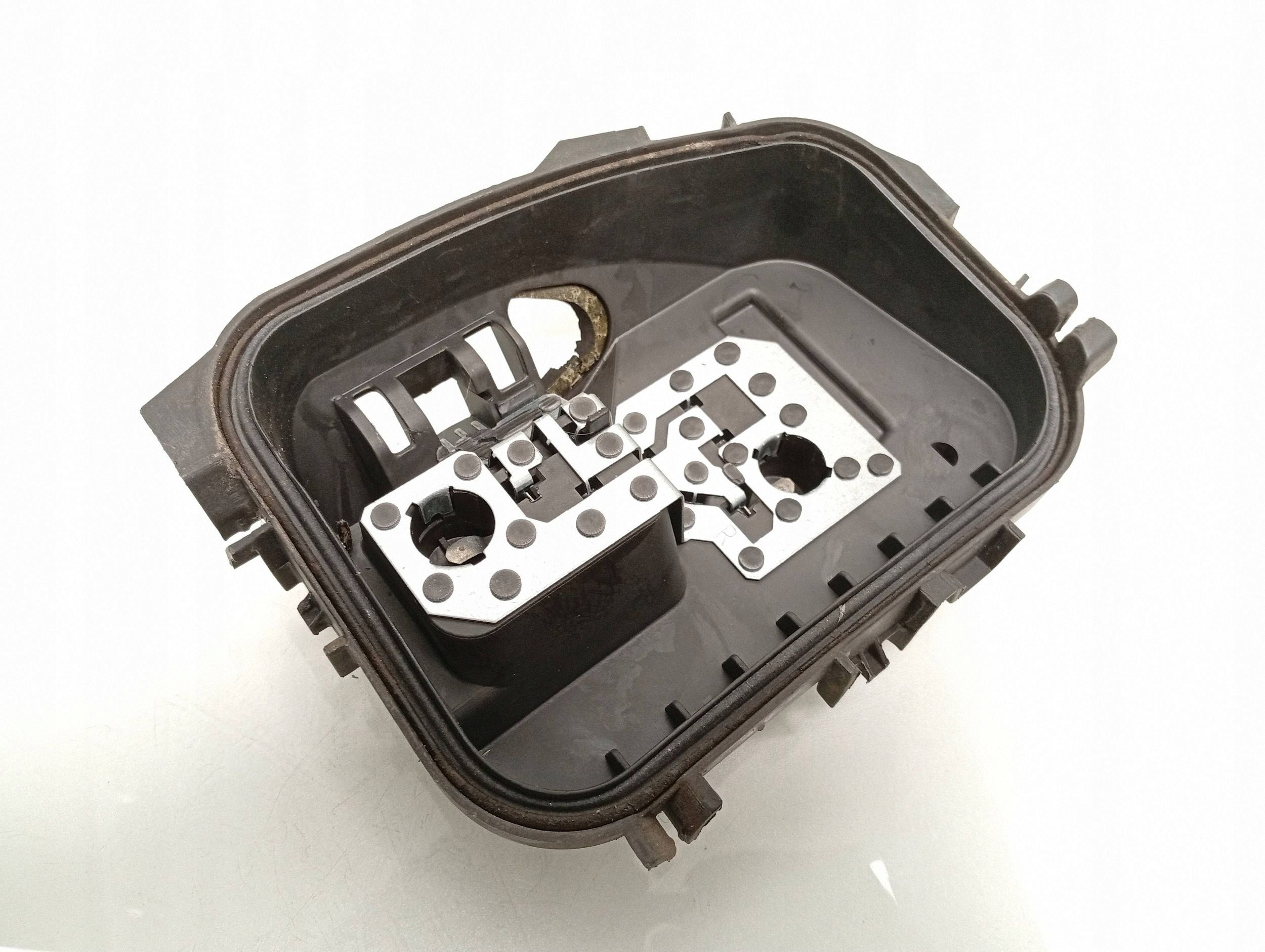 Takavalo oikea VW Sharan 7N 10-15 OEM 7N0945258 image 2